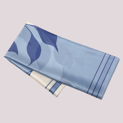 FOULARD CON FOGLIA OBLIQUA (90X90 cm)