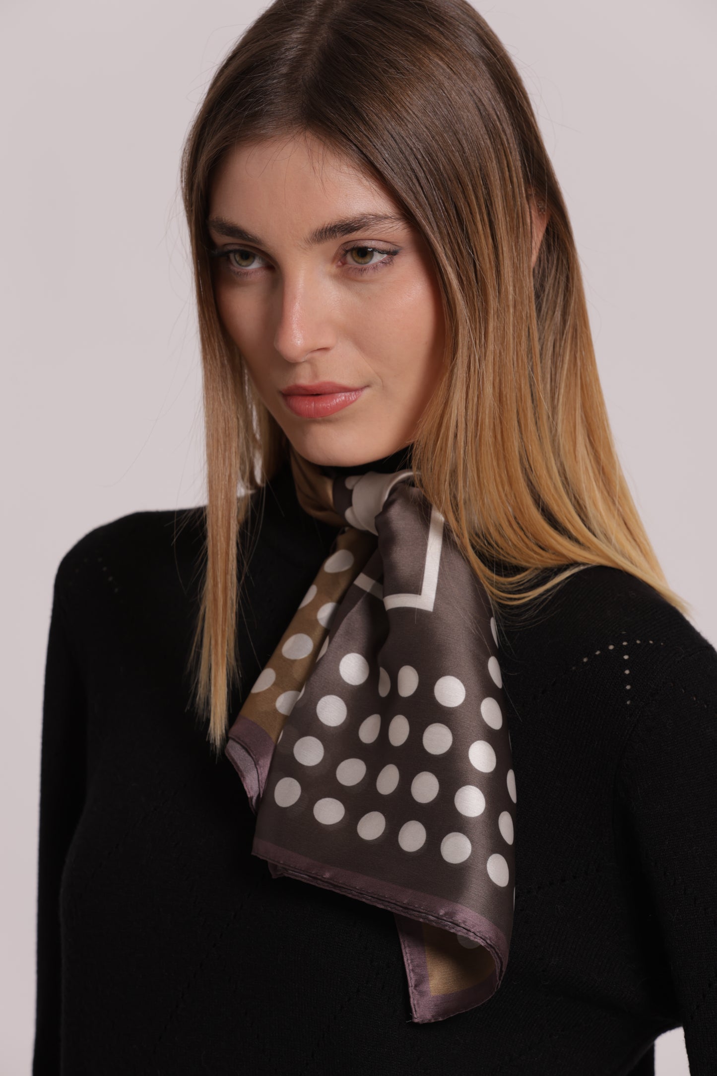 FOULARD CON CORNICE A PALLINI (90X90 cm)