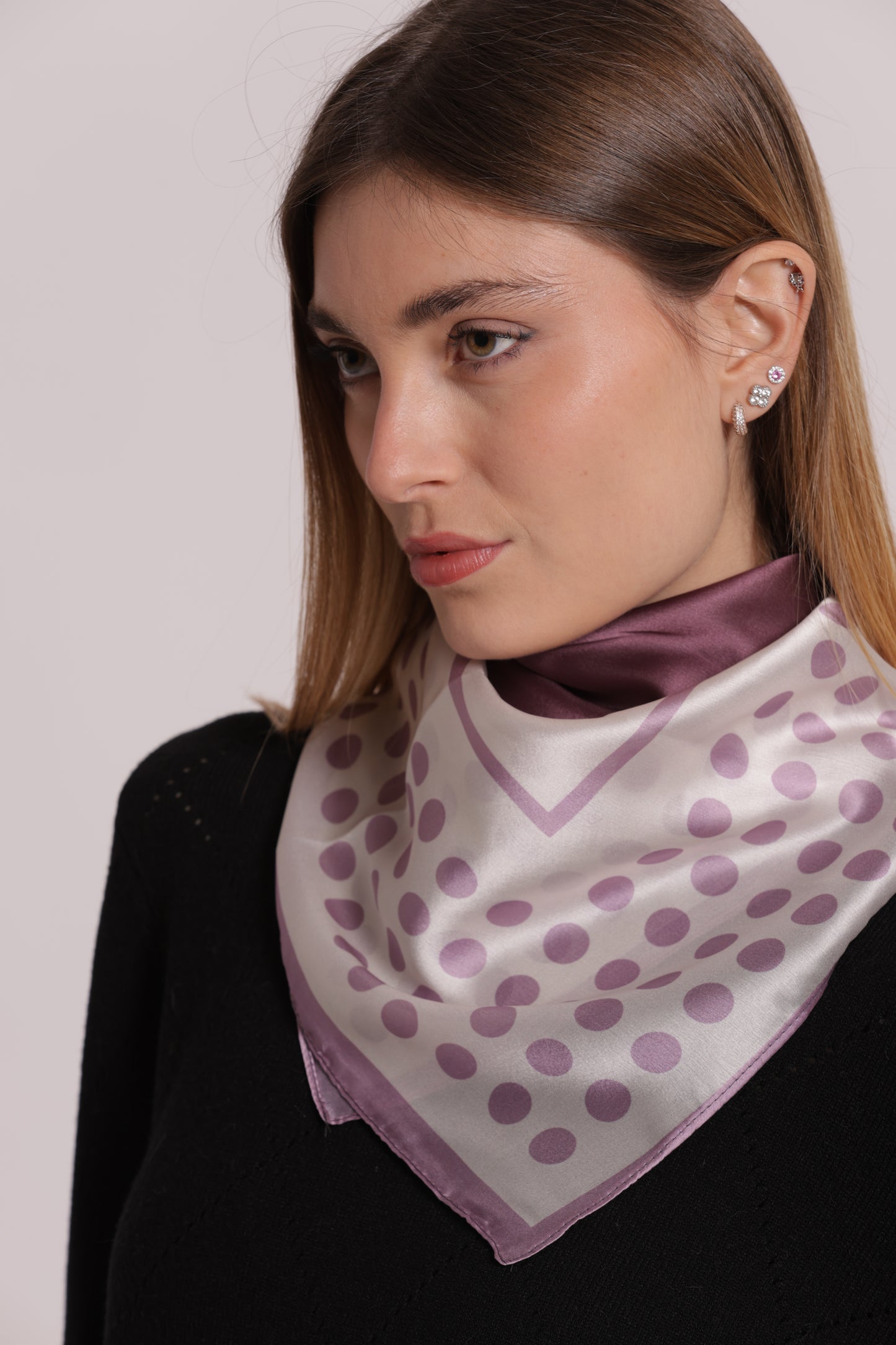 FOULARD CON CORNICE A PALLINI (90X90 cm)