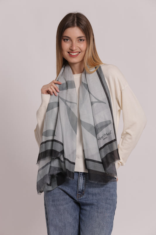 FOULARD CON FOGLIOLINE SPARSE (135X135 cm)