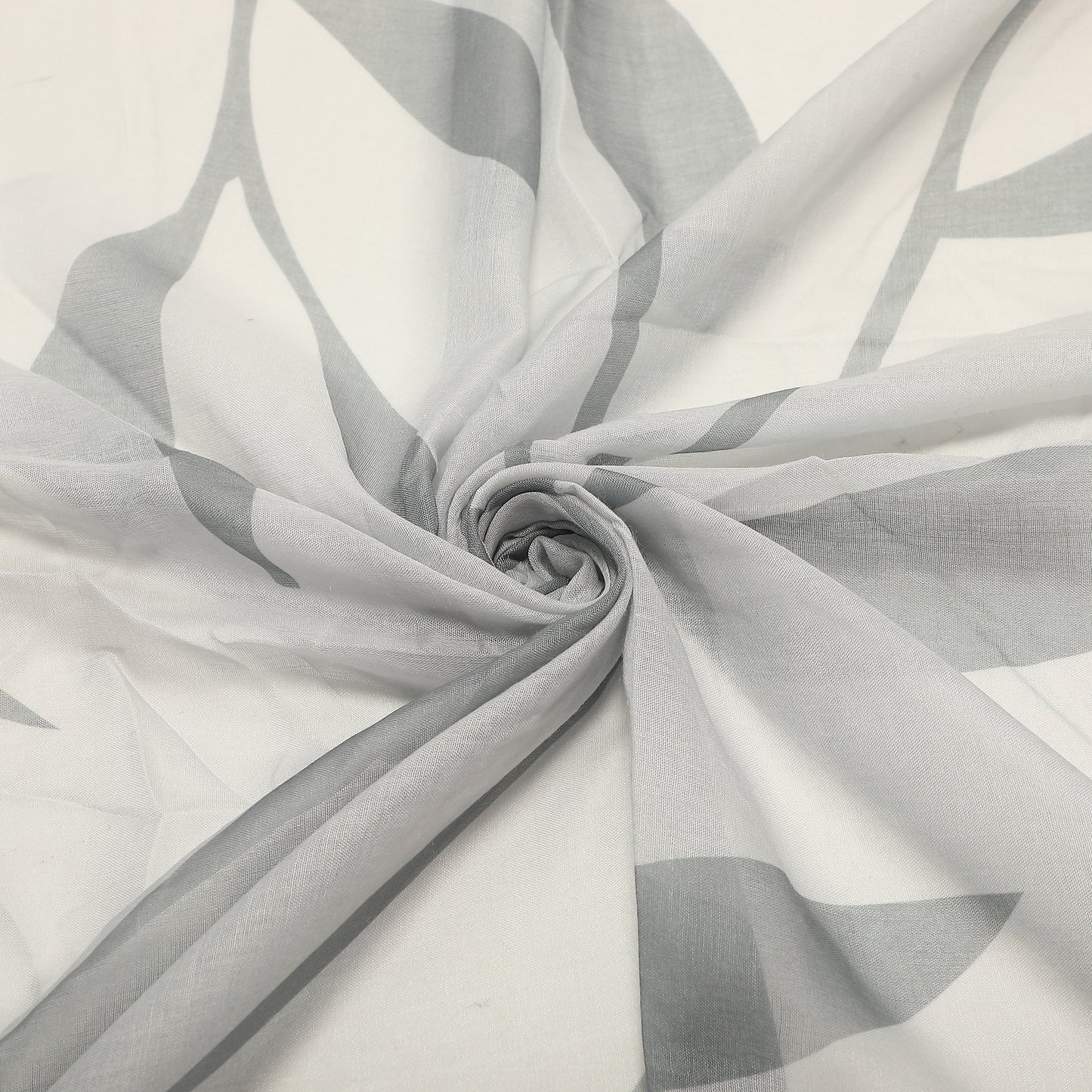 FOULARD CON FOGLIOLINE SPARSE (135X135 cm)