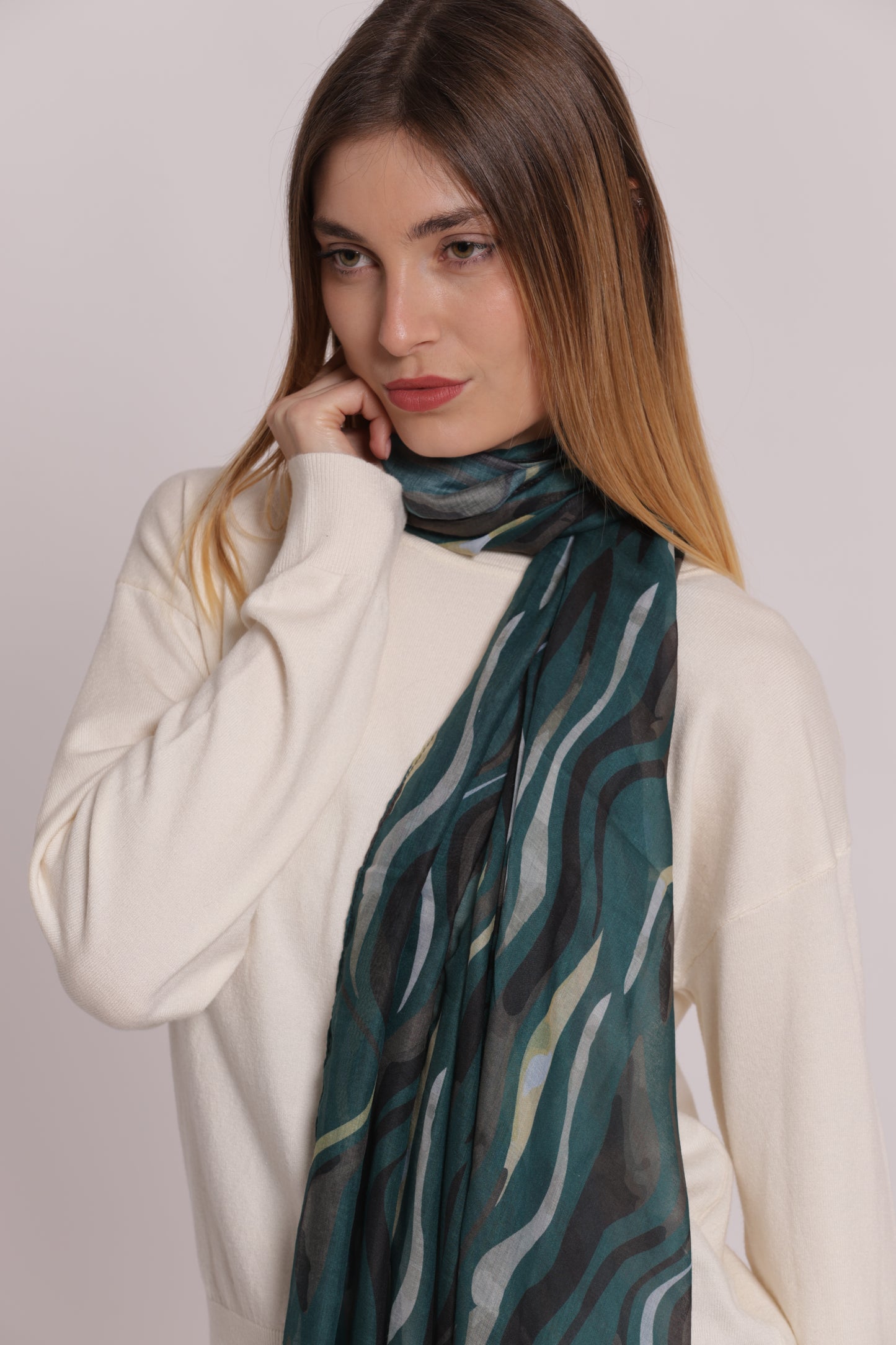 FOULARD CON STRISCE EFFETTO ZEBRA (180X80 cm)
