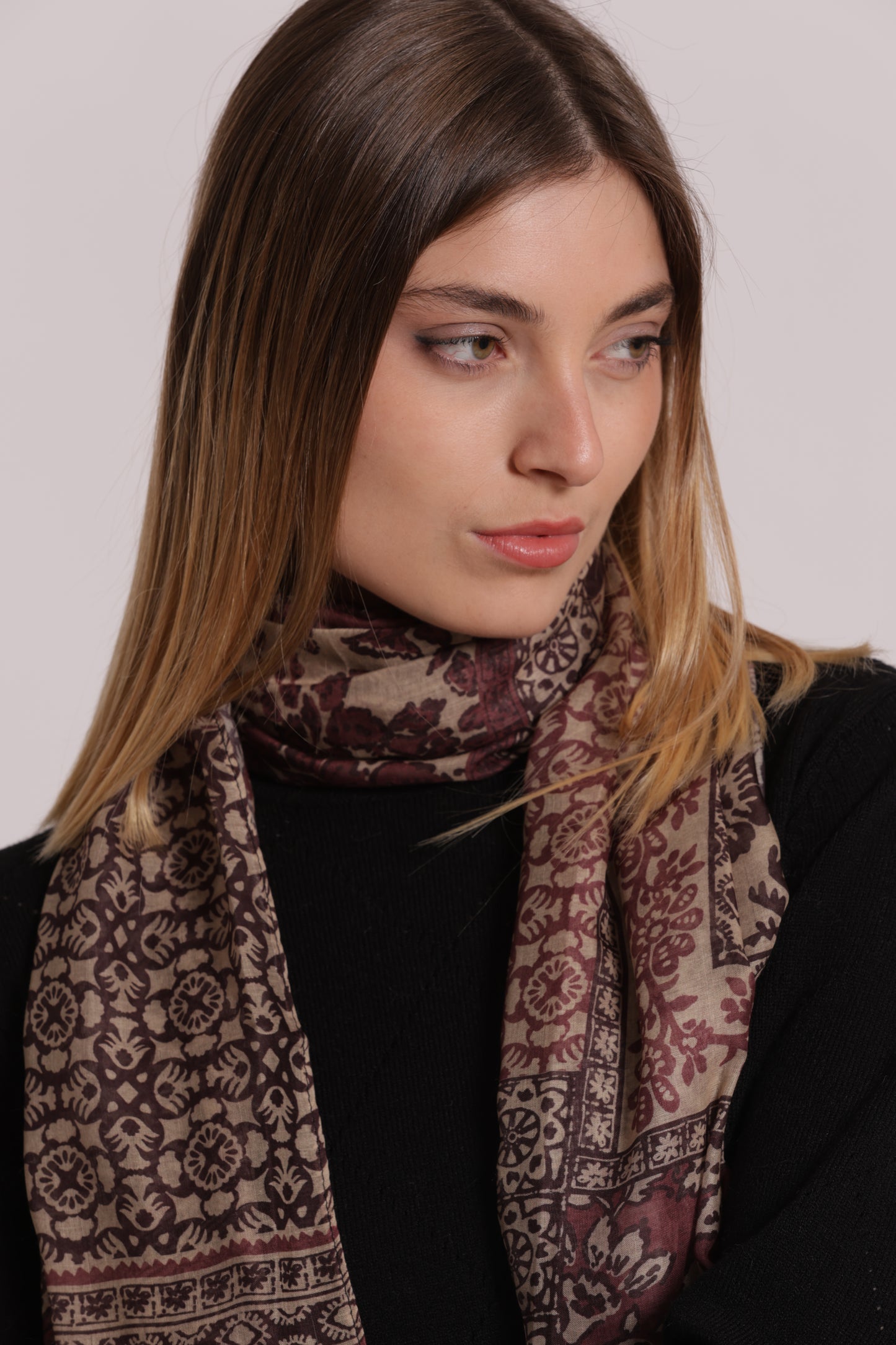 FOULARD IN FANTASIA PATCHWORK FLOREALE (180X80 cm)
