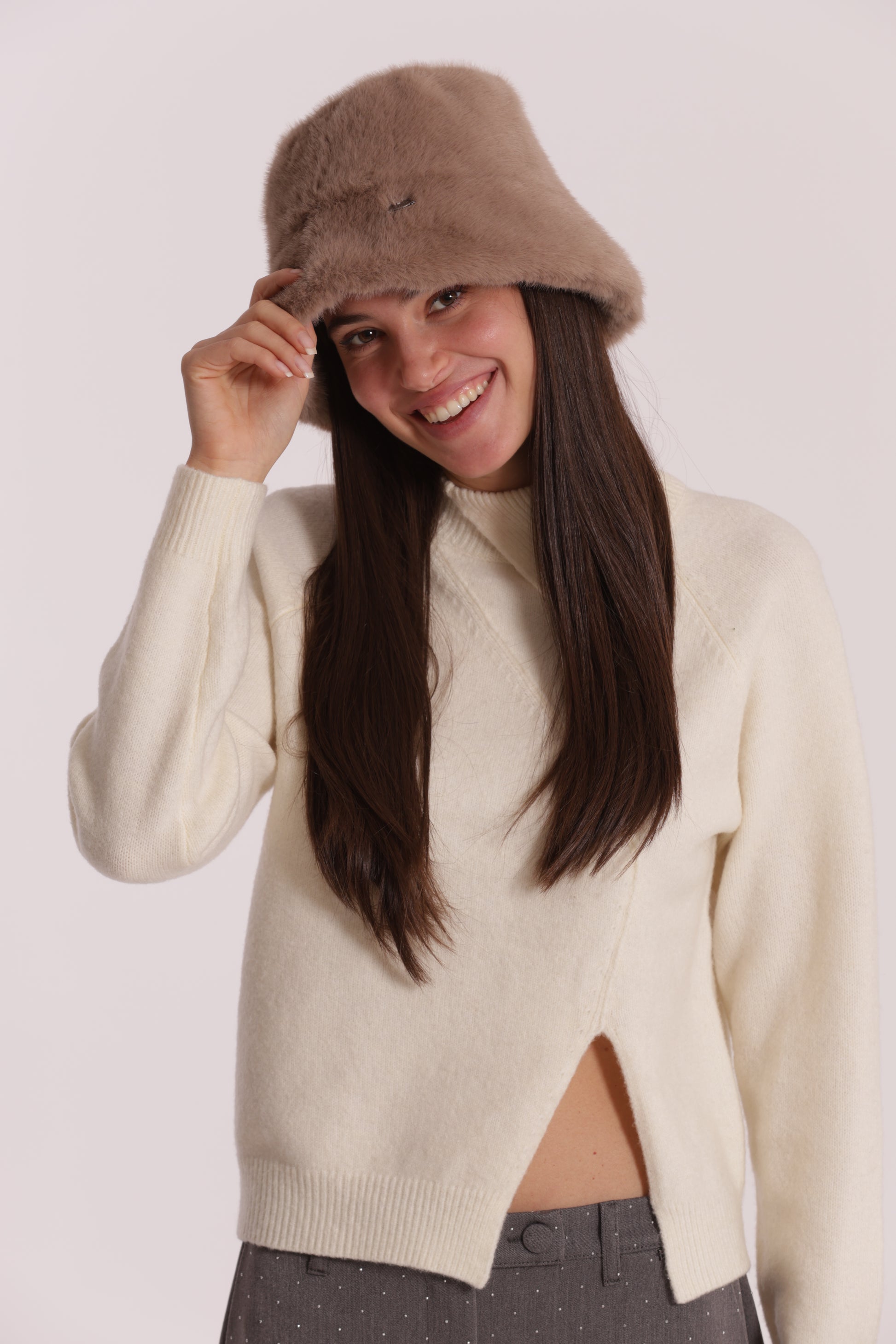 CAPPELLO CLOCHE CON PELO MORBIDO