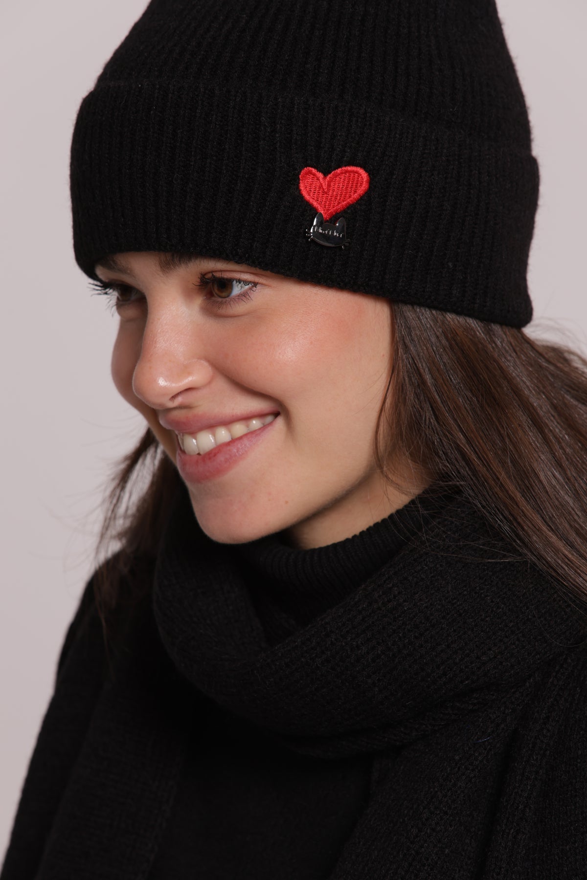 BERRETTO CON CUORE RICAMATO