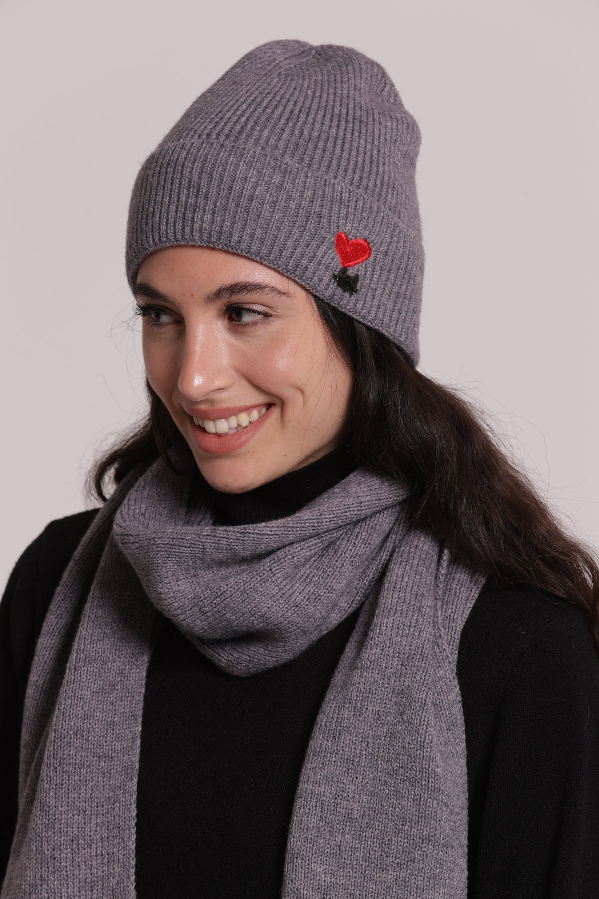BERRETTO CON CUORE RICAMATO