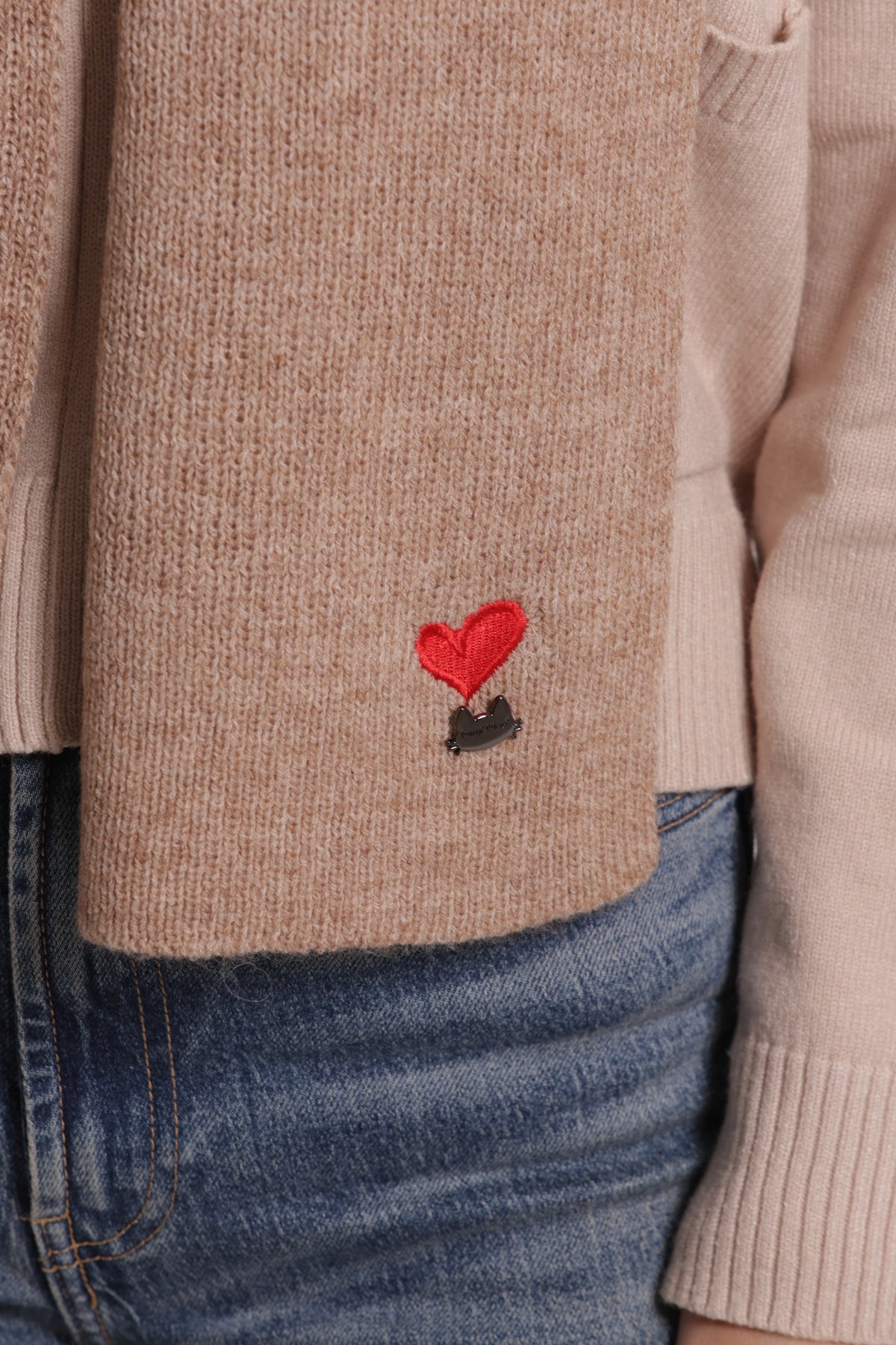 SCIARPA CON CUORE RICAMATO