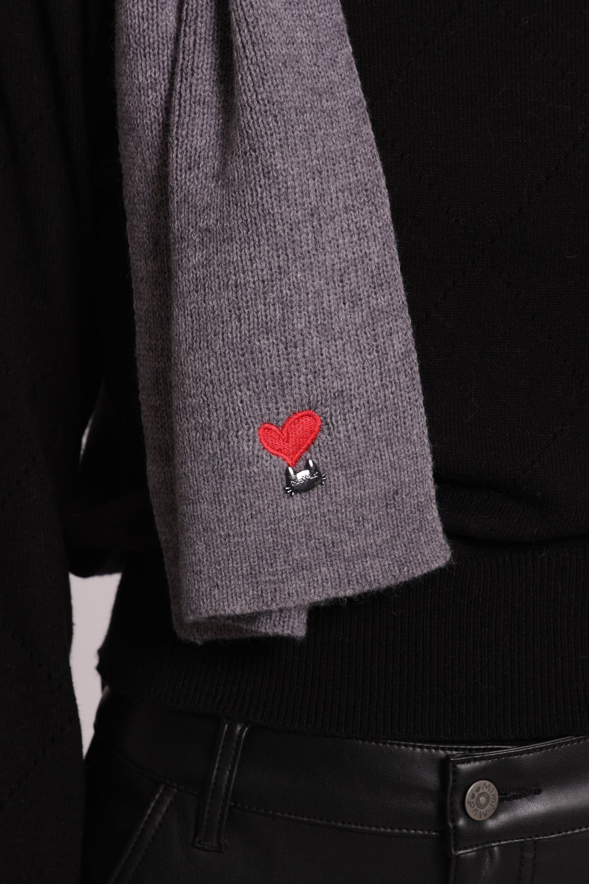 SCIARPA CON CUORE RICAMATO