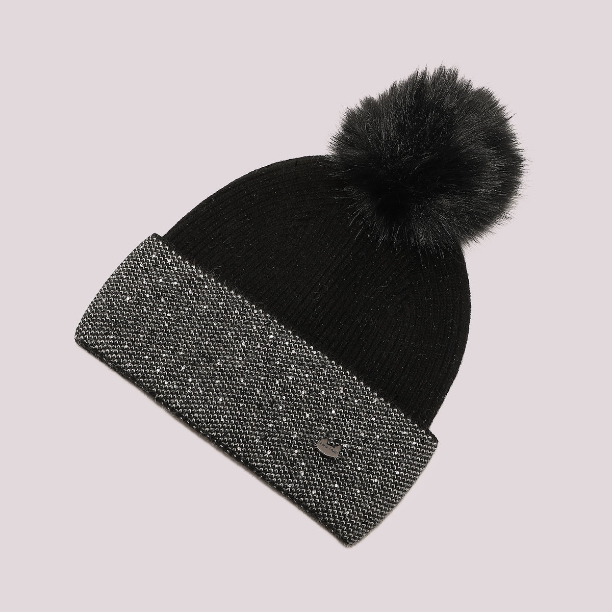 BERRETTO CON STRASS SUL RISVOLTO E PON PON