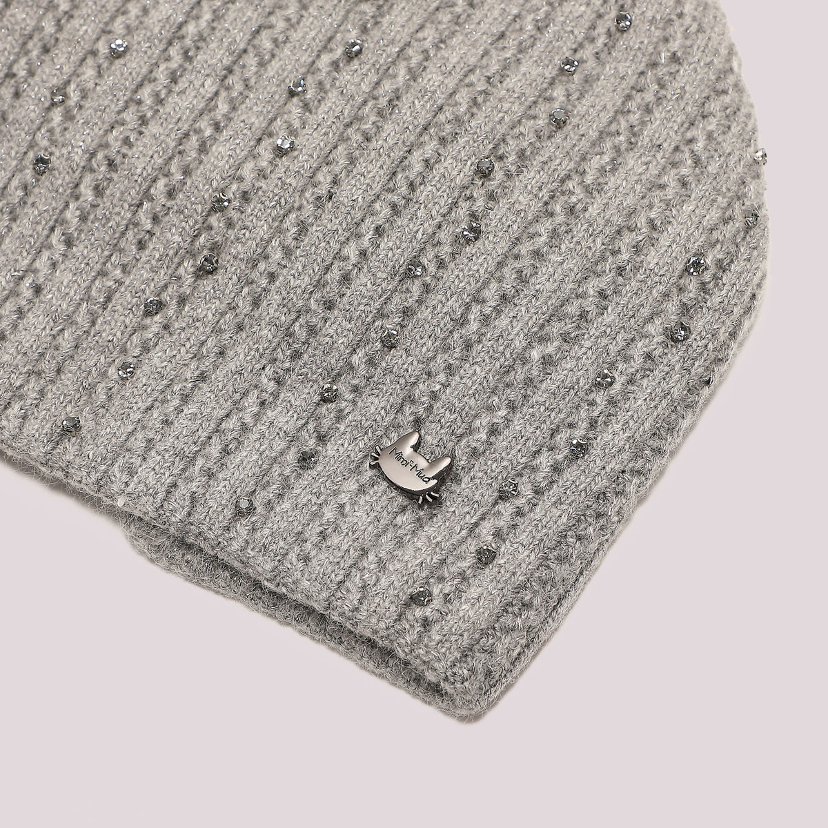 BERRETTO CON PICCOLE TRECCE CON STRASS
