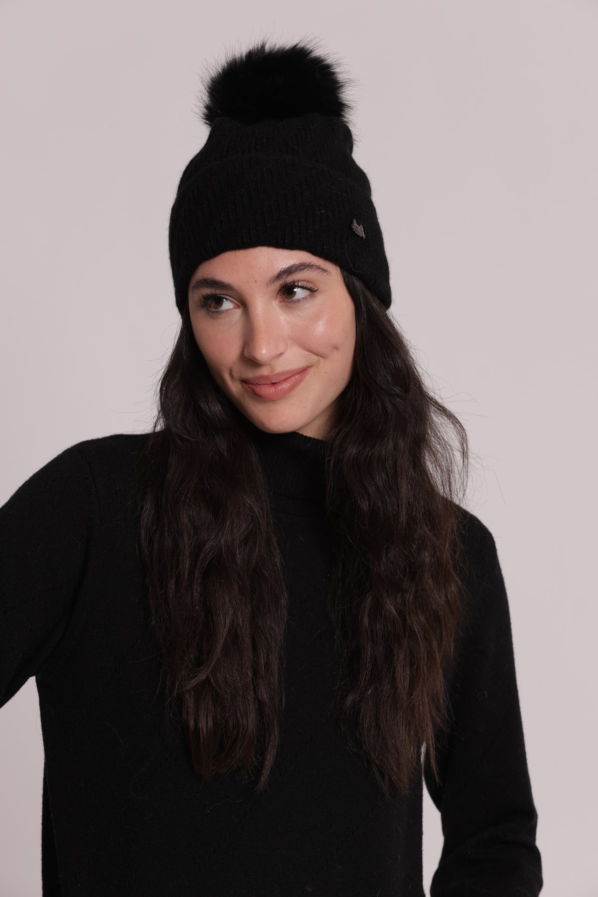 BERRETTO CON FILO LUREX E PON PON