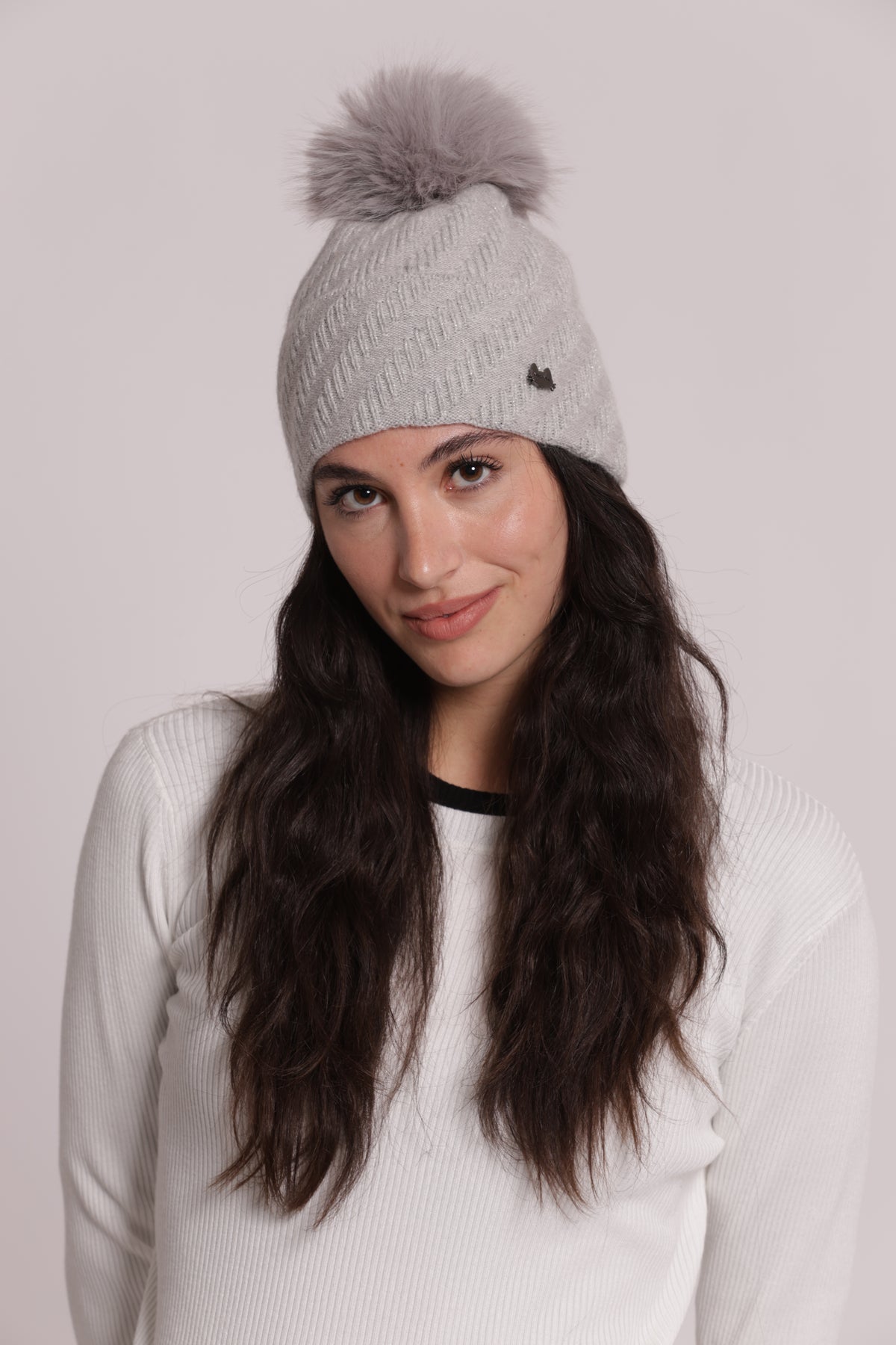 BERRETTO CON FILO LUREX E PON PON