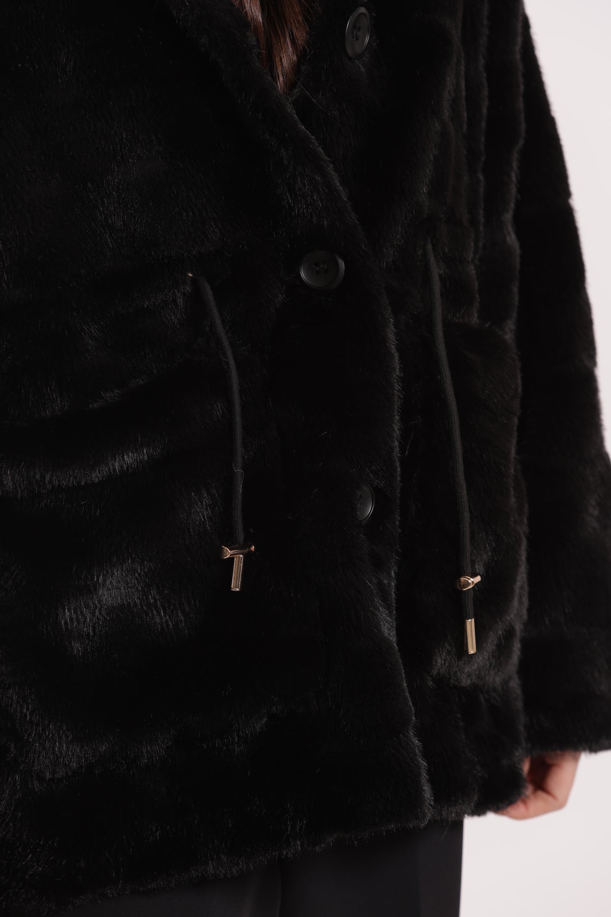 CAPPOTTO EFFETTO PELLICCIA CON COULISSE