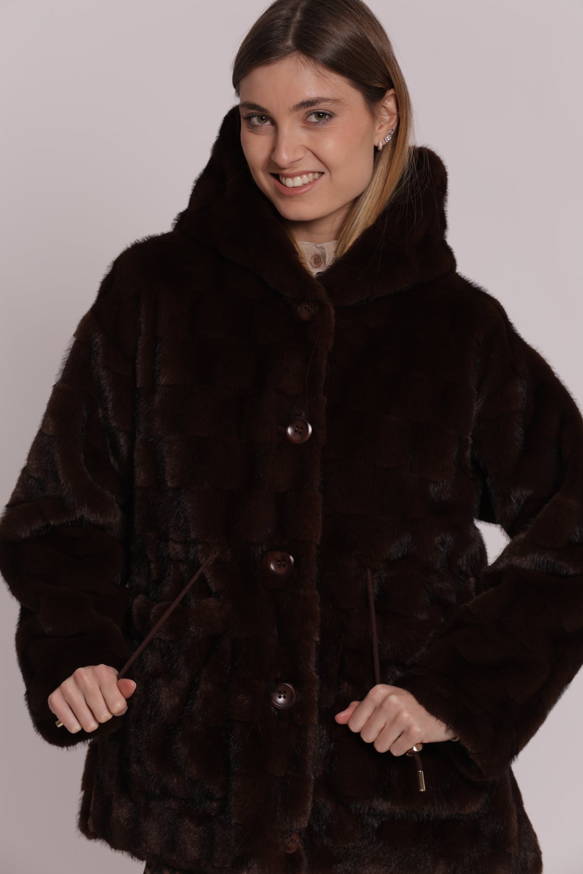 CAPPOTTO EFFETTO PELLICCIA CON COULISSE