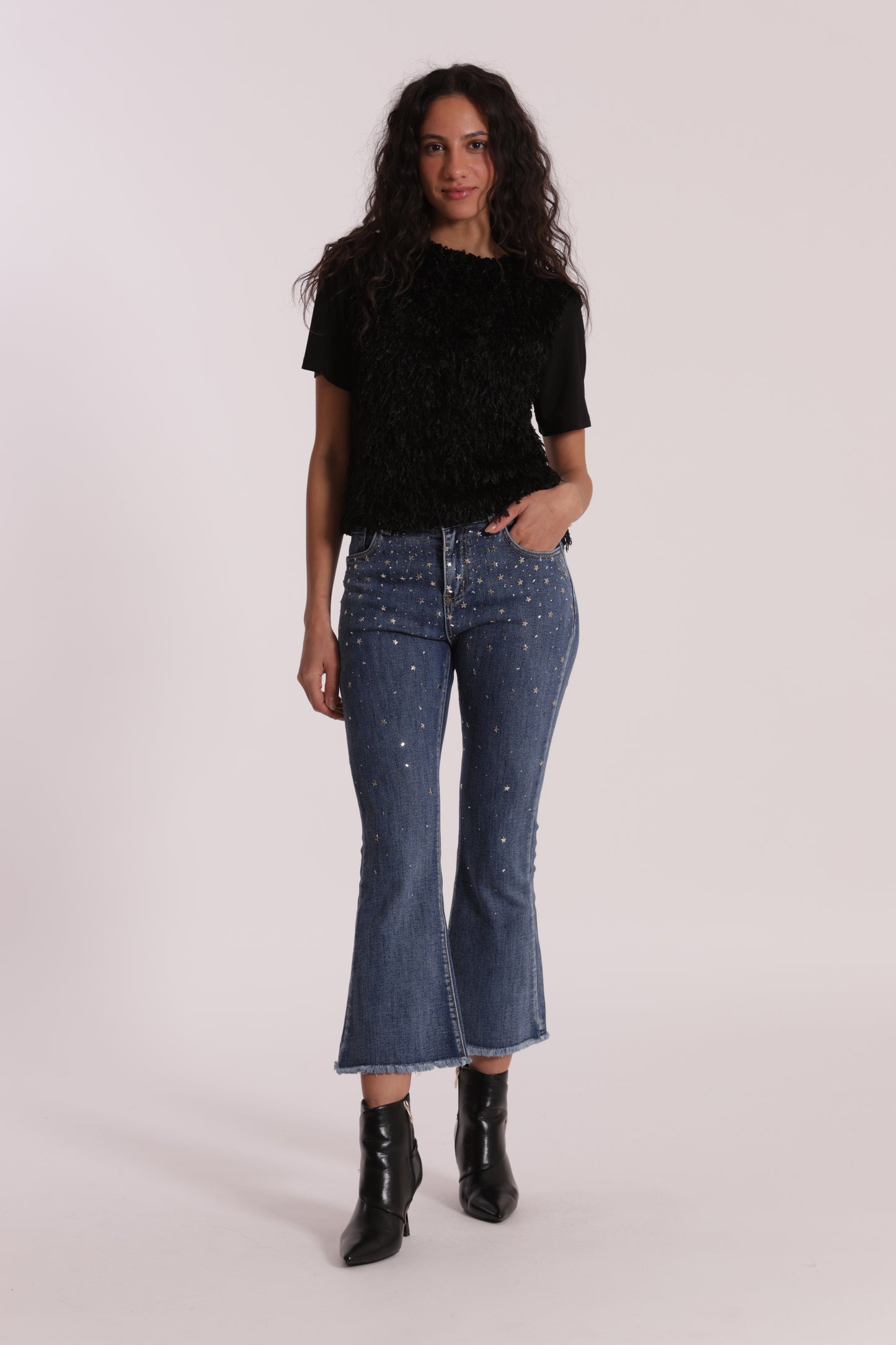 JEANS CROPPED FLARE CON APPLICAZIONE DI STRASS E BORCHIE