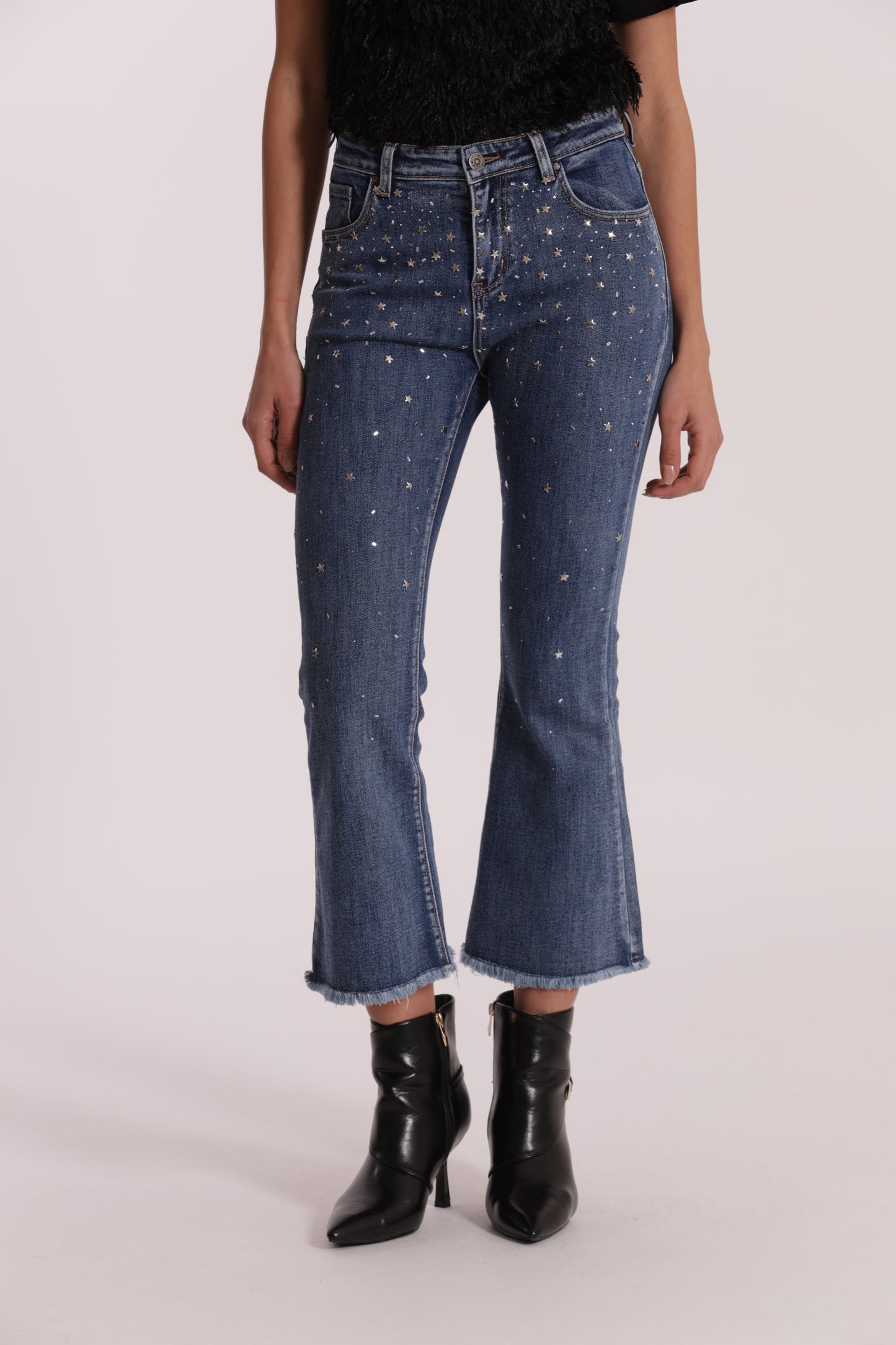 JEANS CROPPED FLARE CON APPLICAZIONE DI STRASS E BORCHIE