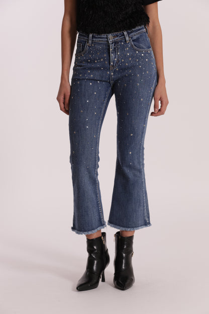 JEANS CROPPED FLARE CON APPLICAZIONE DI STRASS E BORCHIE