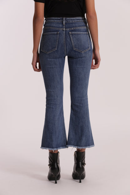 JEANS CROPPED FLARE CON APPLICAZIONE DI STRASS E BORCHIE