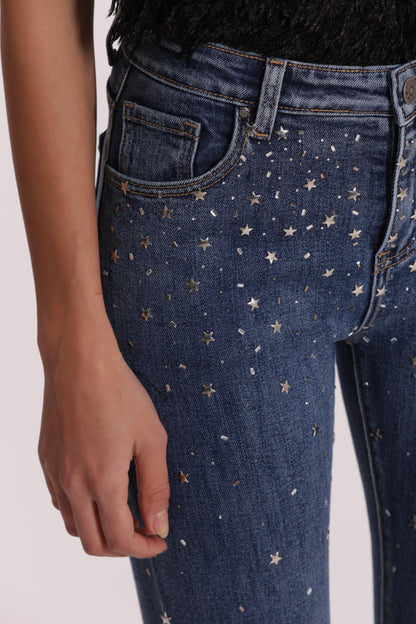 JEANS CROPPED FLARE CON APPLICAZIONE DI STRASS E BORCHIE