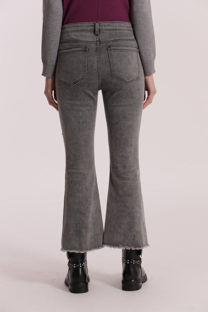 JEANS CROPPED FLARE CON APPLICAZIONE DI STRASS E BORCHIE