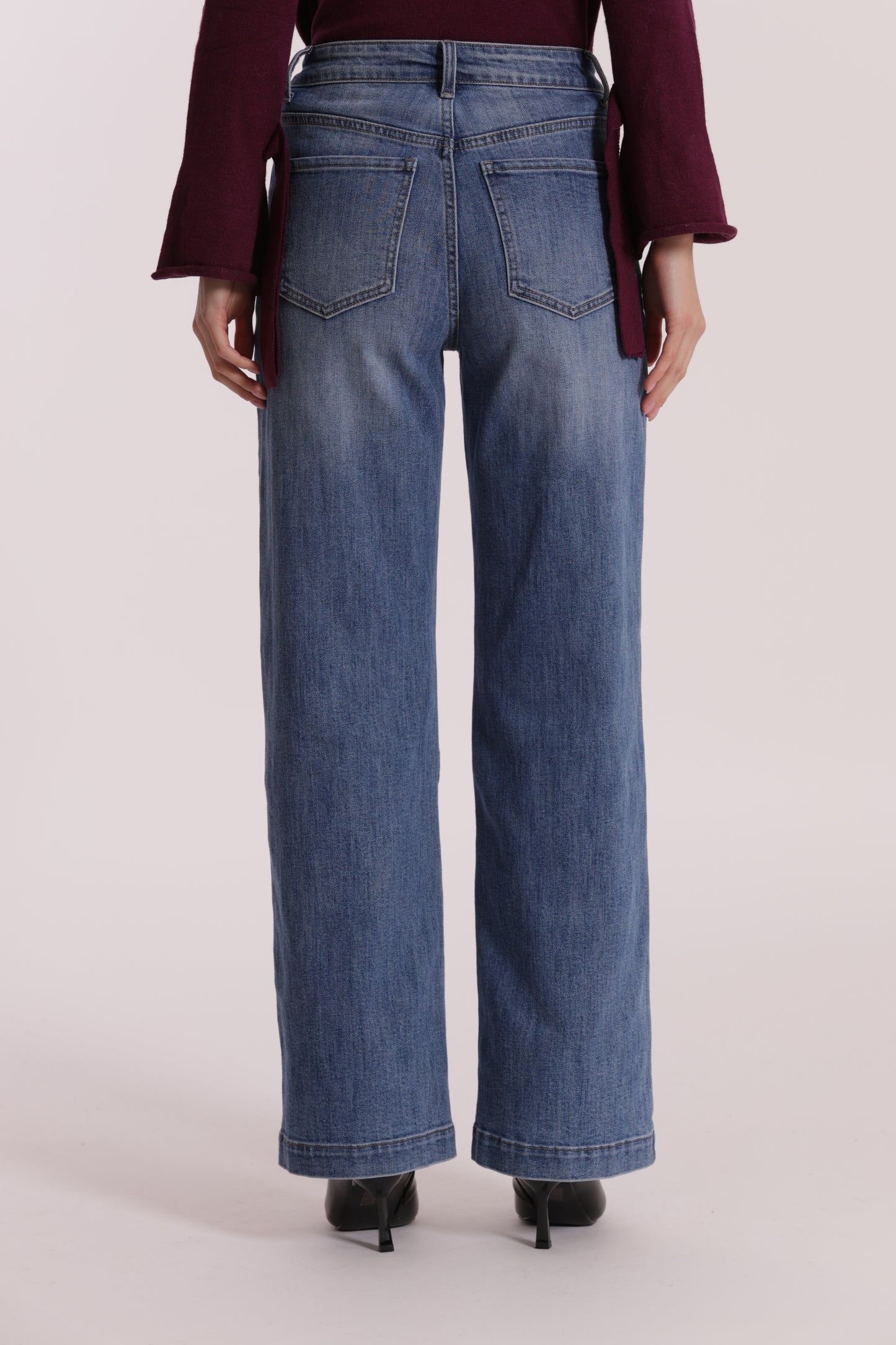 JEANS WIDE LEG CON BORCHIE