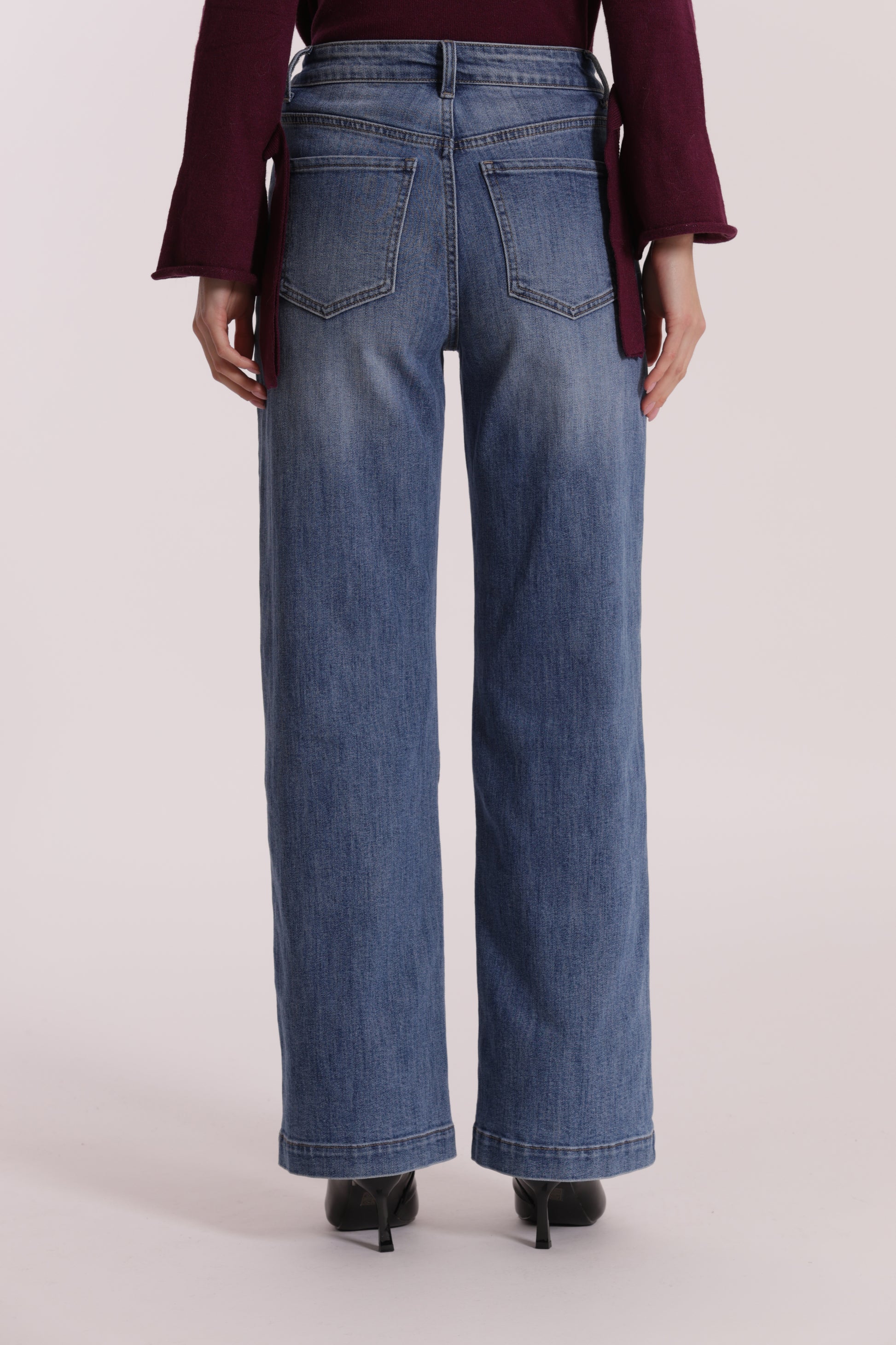 JEANS WIDE LEG CON BORCHIE