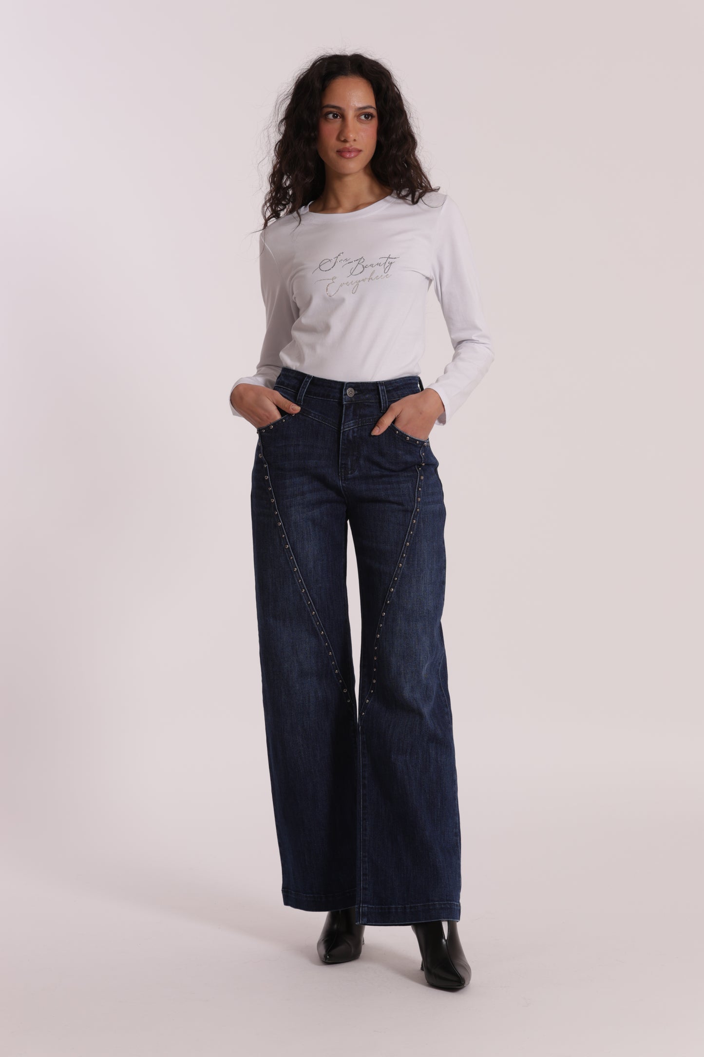 JEANS WIDE LEG CON BORCHIE