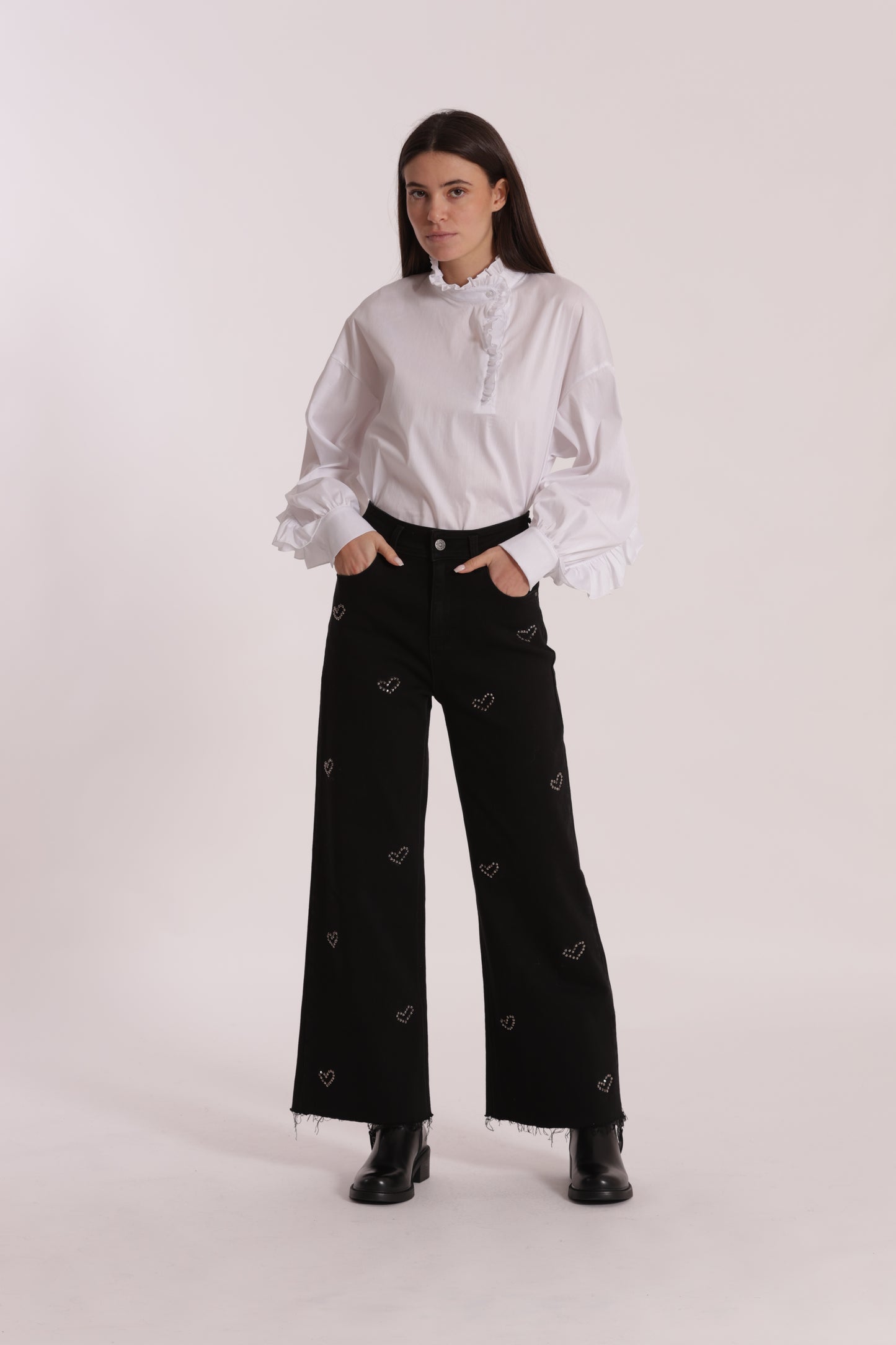 JEANS WIDE LEG CROPPED CON CUORI RICAMATI