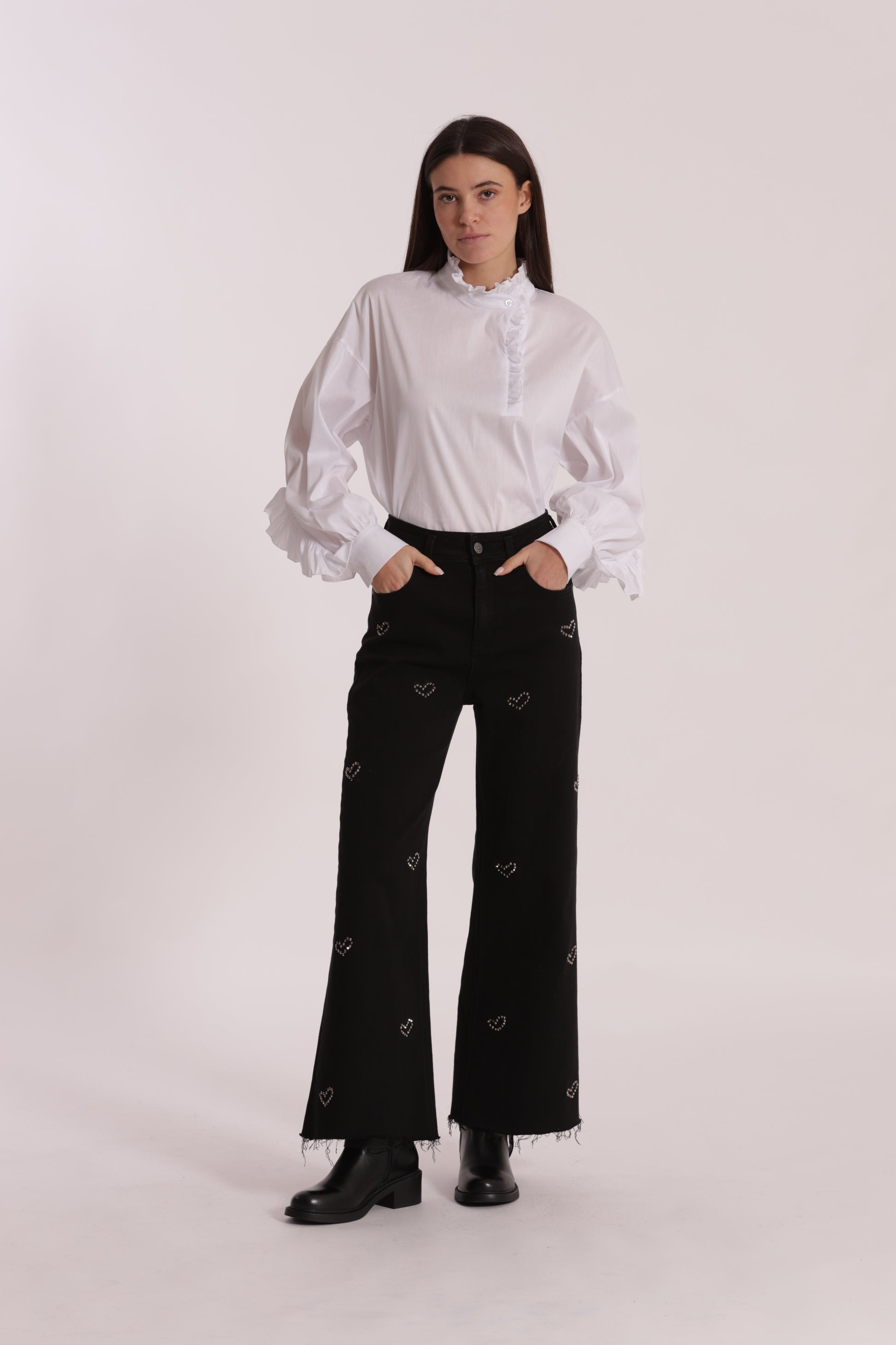 JEANS WIDE LEG CROPPED CON CUORI RICAMATI