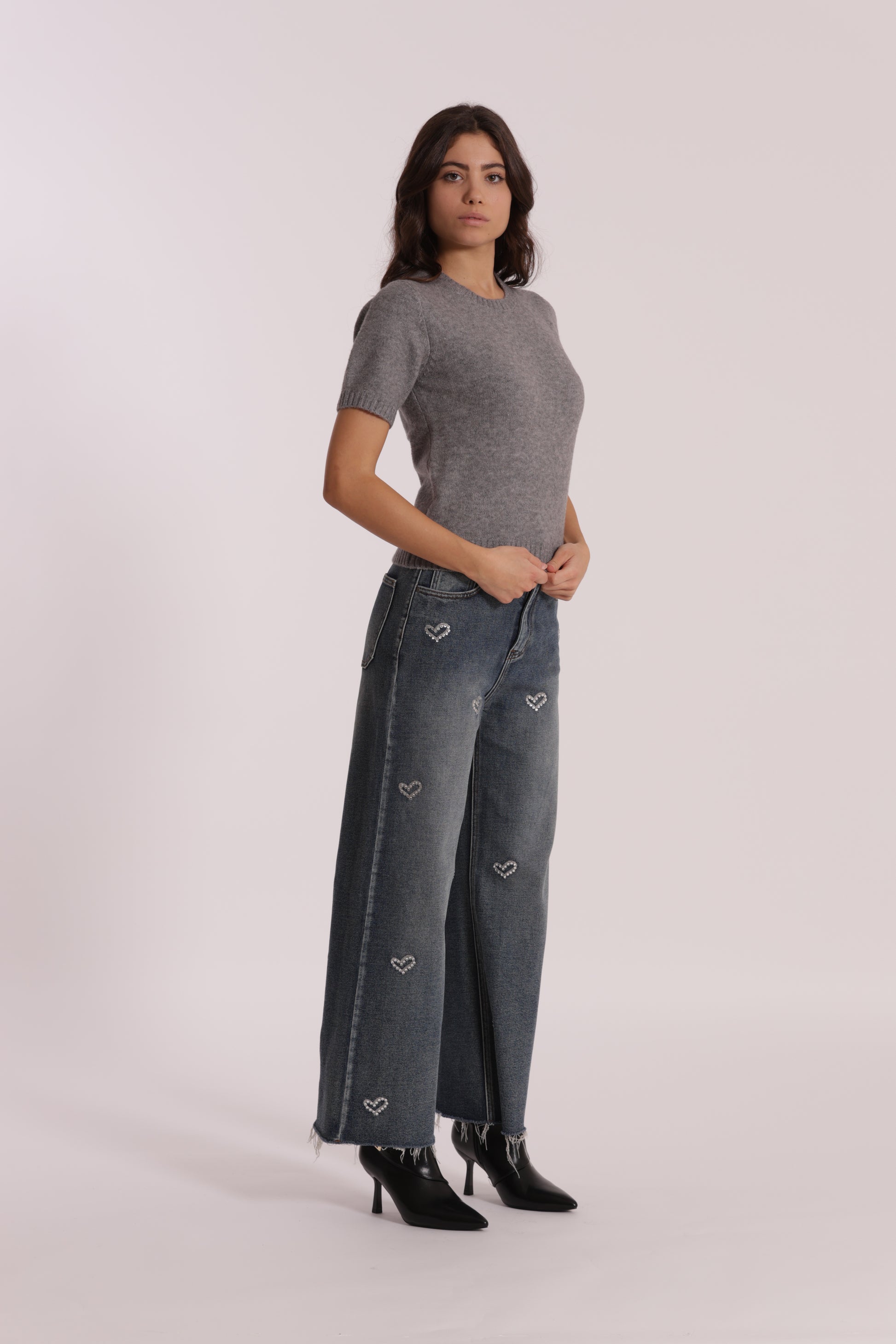 JEANS WIDE LEG CROPPED CON CUORI RICAMATI