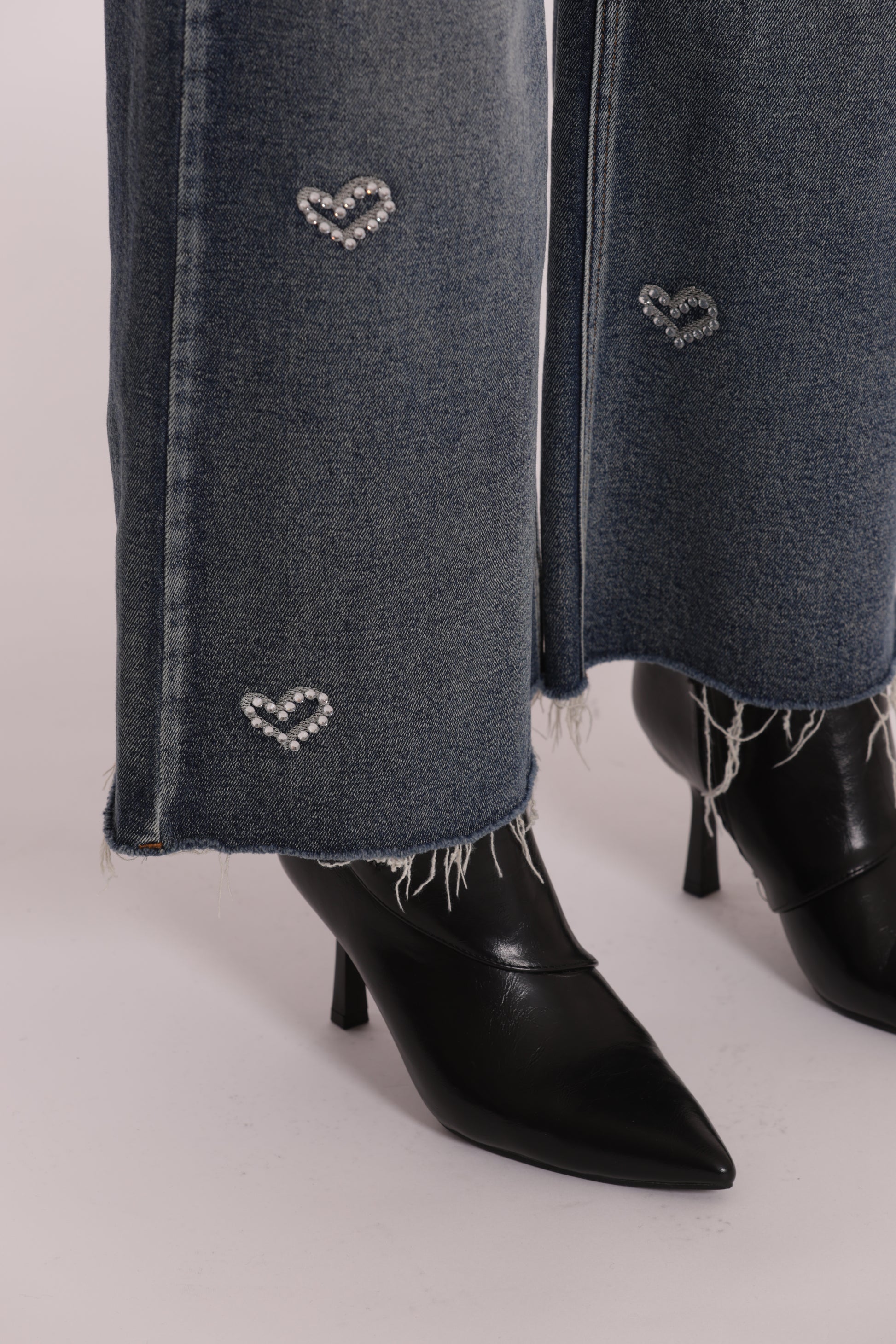 JEANS WIDE LEG CROPPED CON CUORI RICAMATI