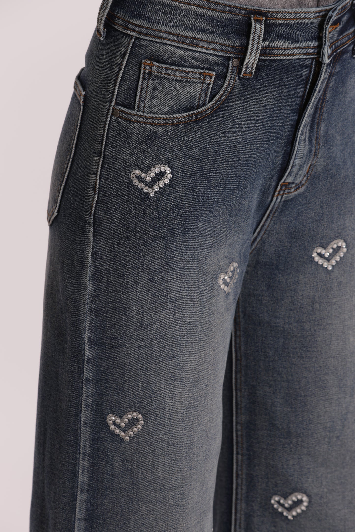 JEANS WIDE LEG CROPPED CON CUORI RICAMATI