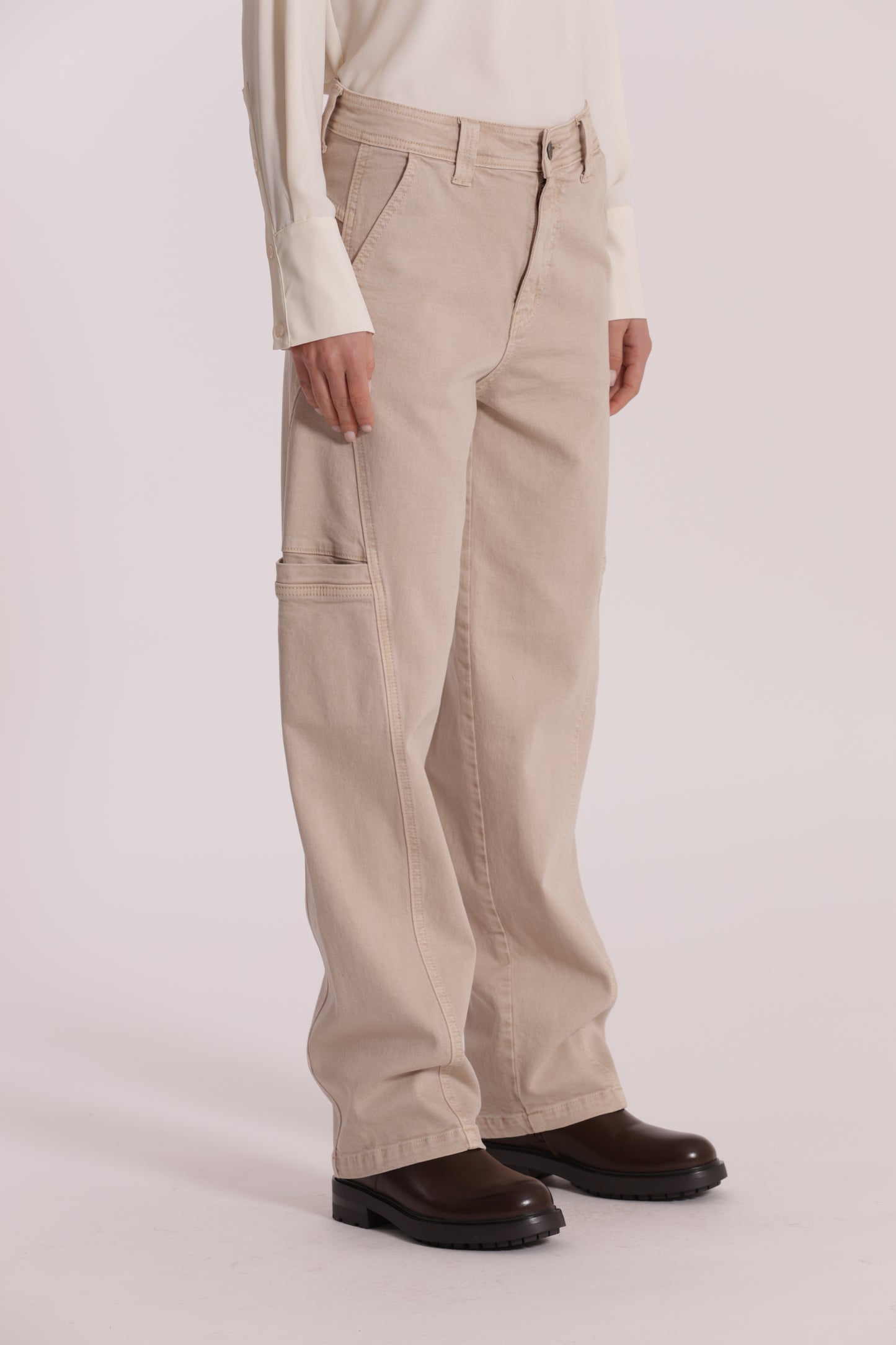 JEANS CON FINTE TASCHE LATERALI