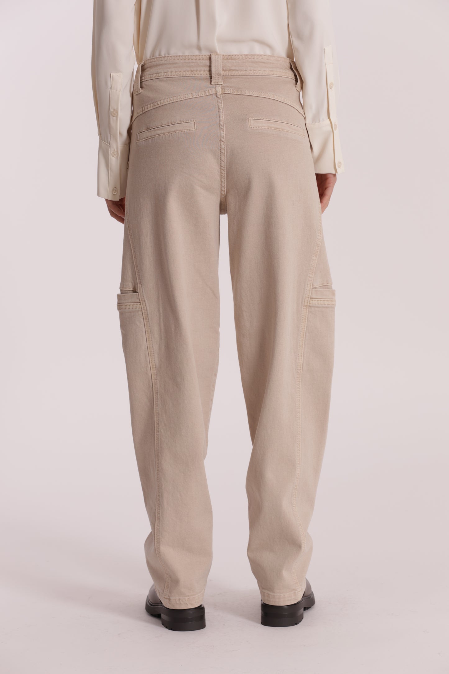 JEANS CON FINTE TASCHE LATERALI