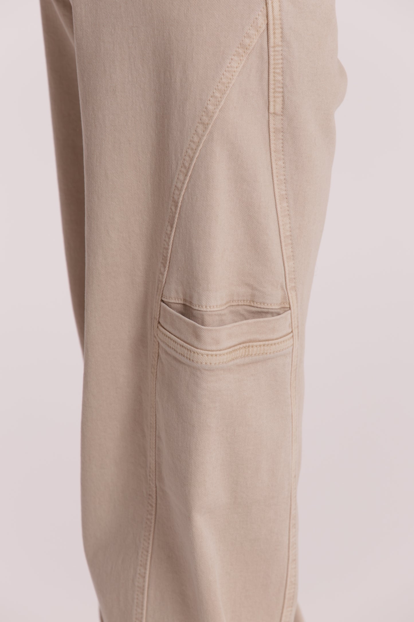 JEANS CON FINTE TASCHE LATERALI