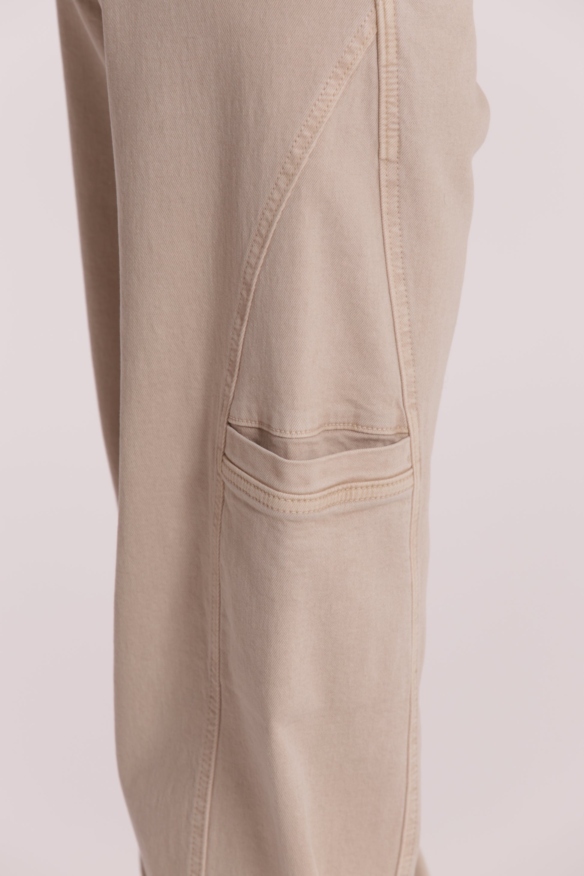 JEANS CON FINTE TASCHE LATERALI