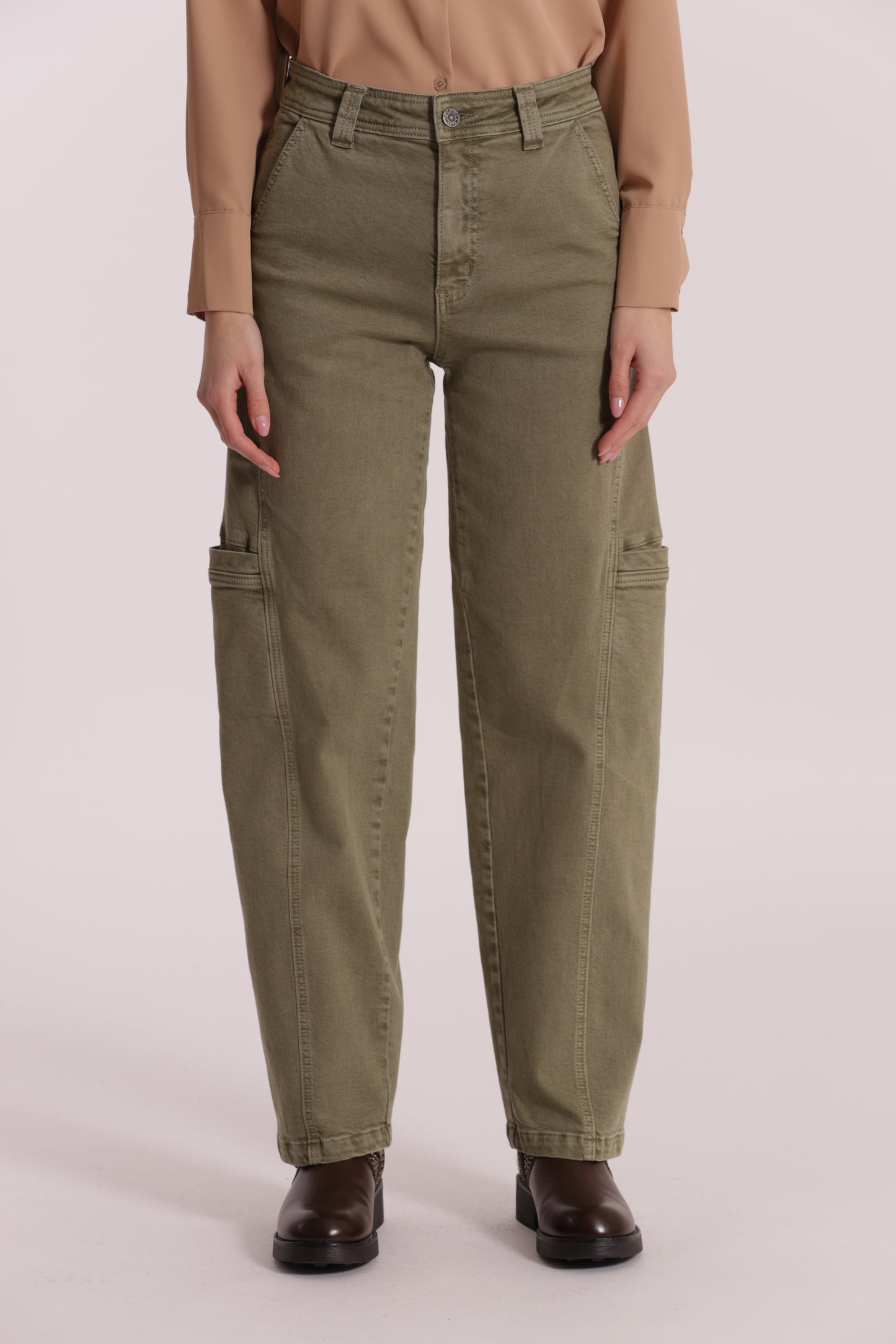 JEANS CON FINTE TASCHE LATERALI