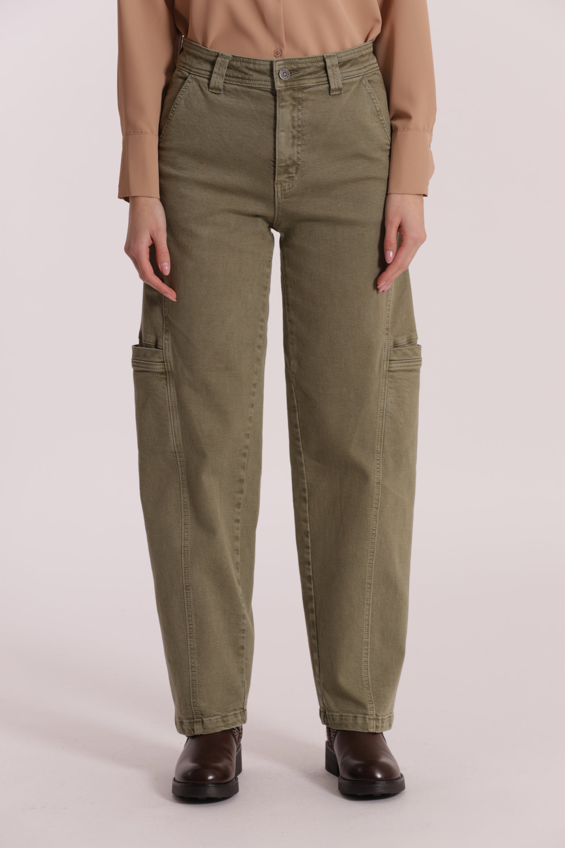 JEANS CON FINTE TASCHE LATERALI