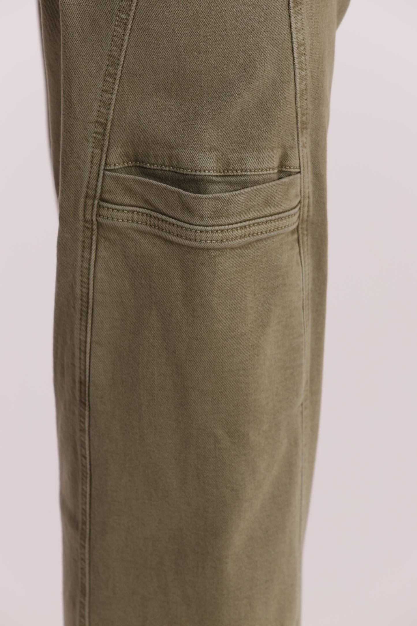 JEANS CON FINTE TASCHE LATERALI