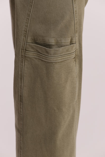 JEANS CON FINTE TASCHE LATERALI