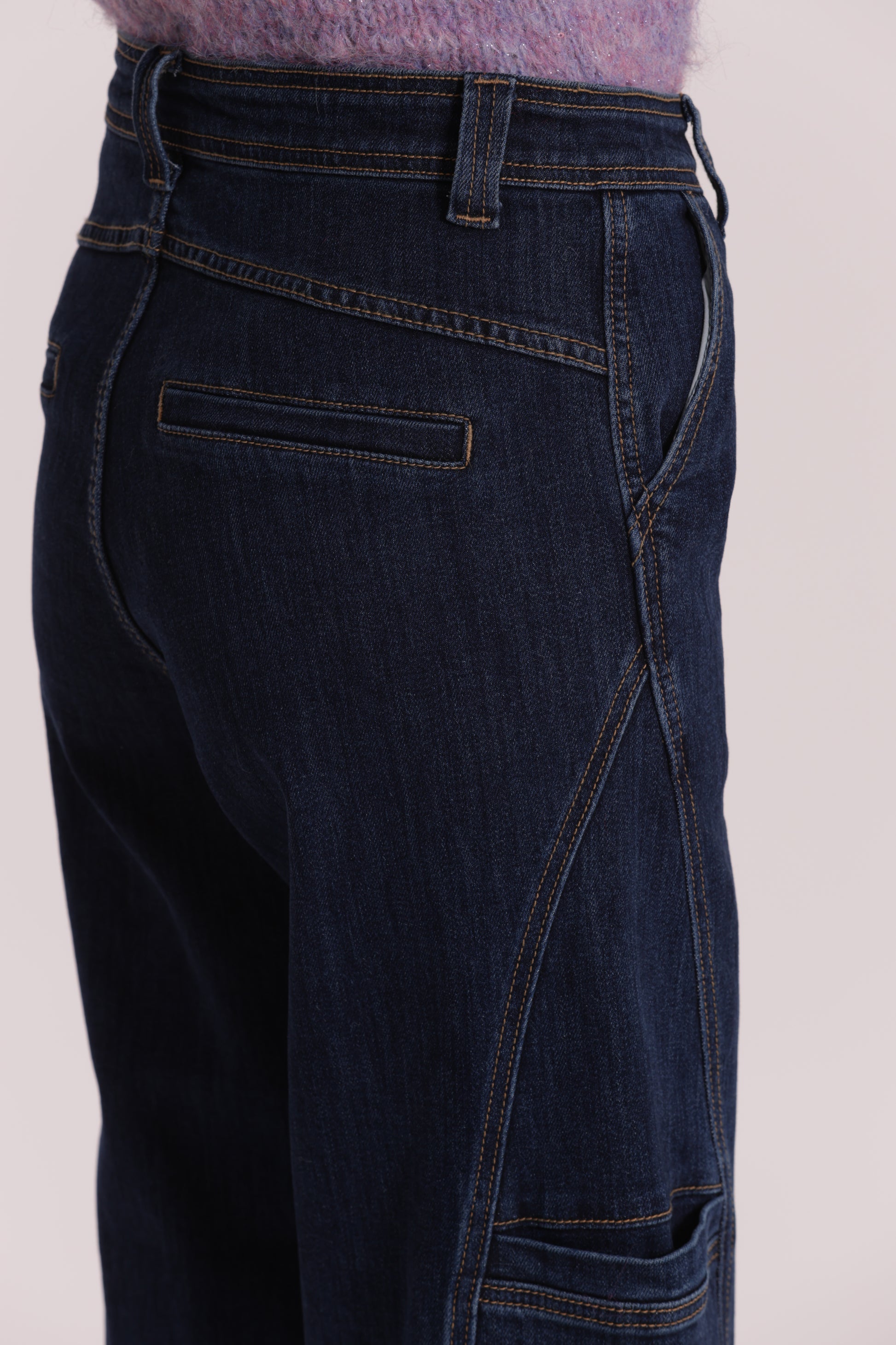 JEANS CON FINTE TASCHE LATERALI