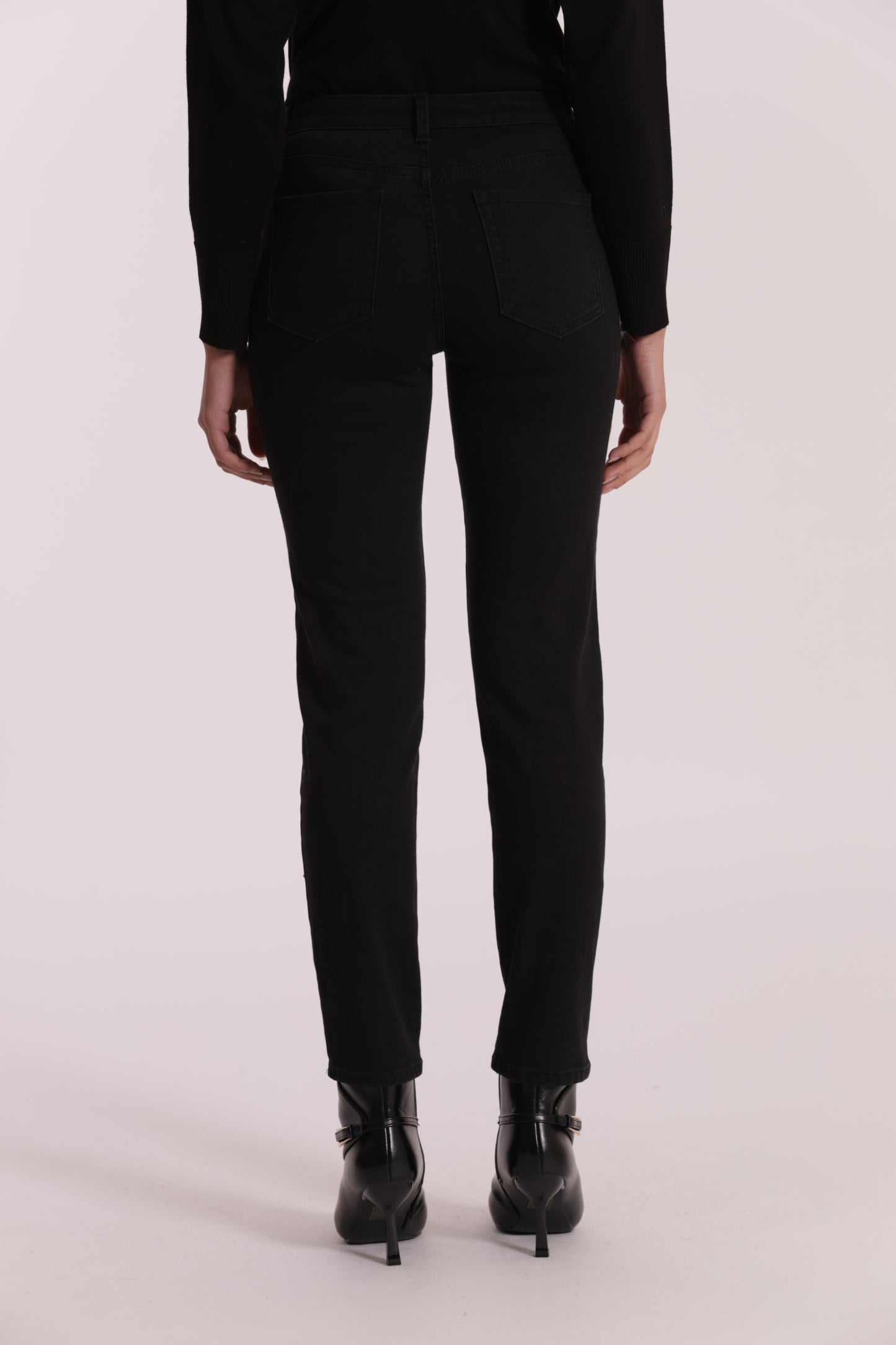 JEANS SIGARETTA CON APPLICAZIONI