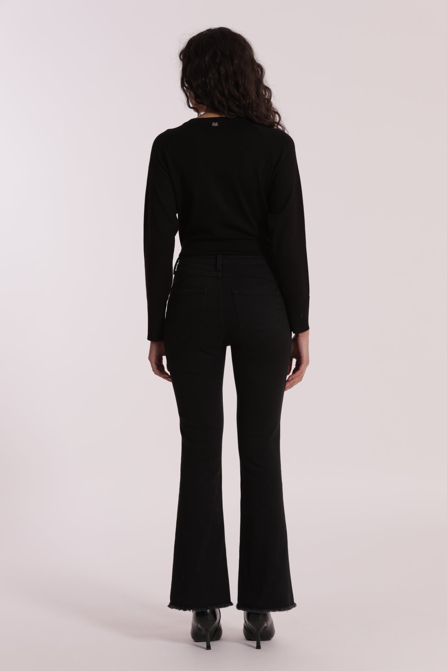 JEANS FLARE CON BORCHIE CUORE