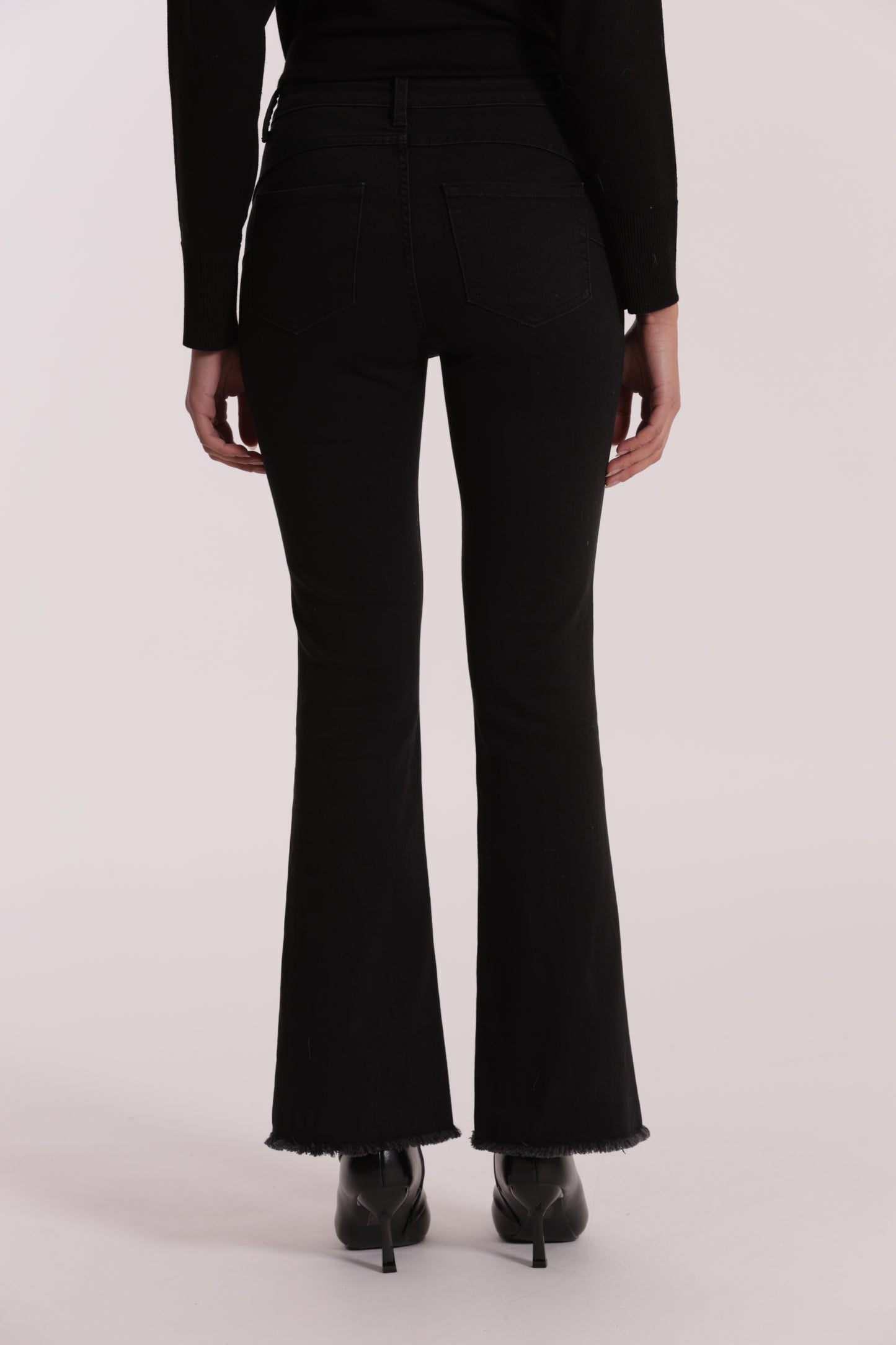 JEANS FLARE CON BORCHIE CUORE