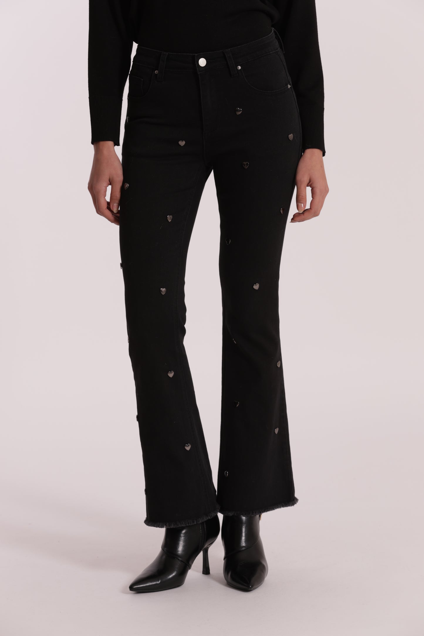 JEANS FLARE CON BORCHIE CUORE