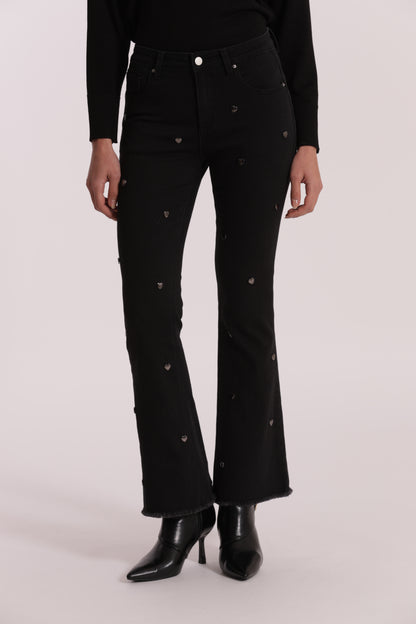 JEANS FLARE CON BORCHIE CUORE