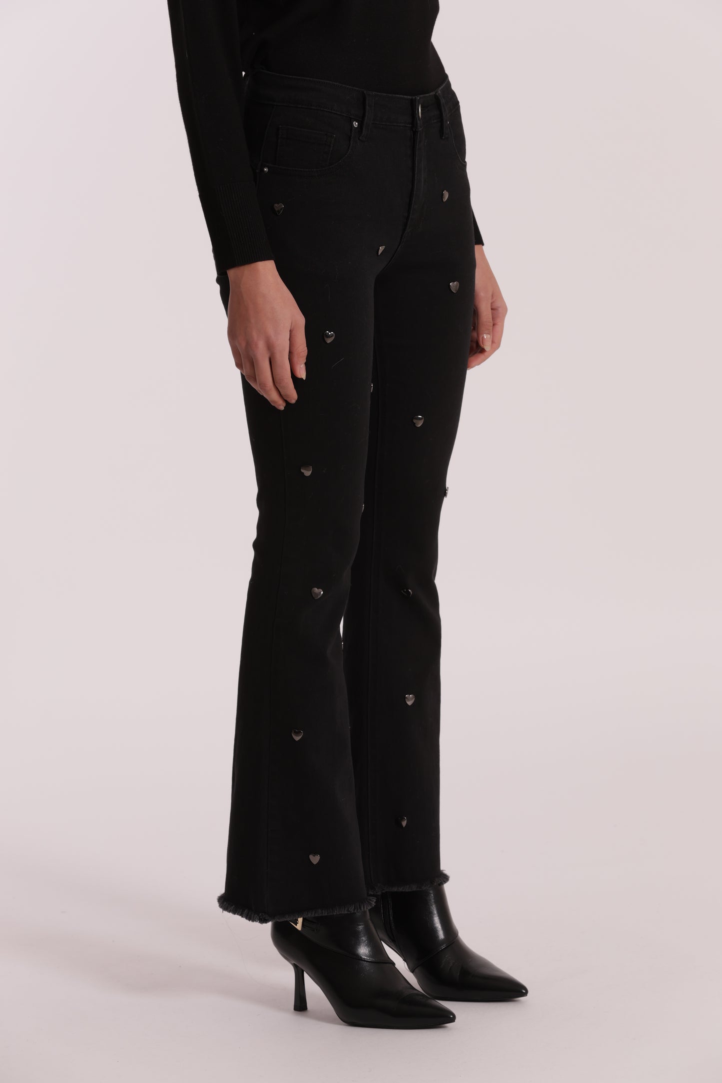 JEANS FLARE CON BORCHIE CUORE