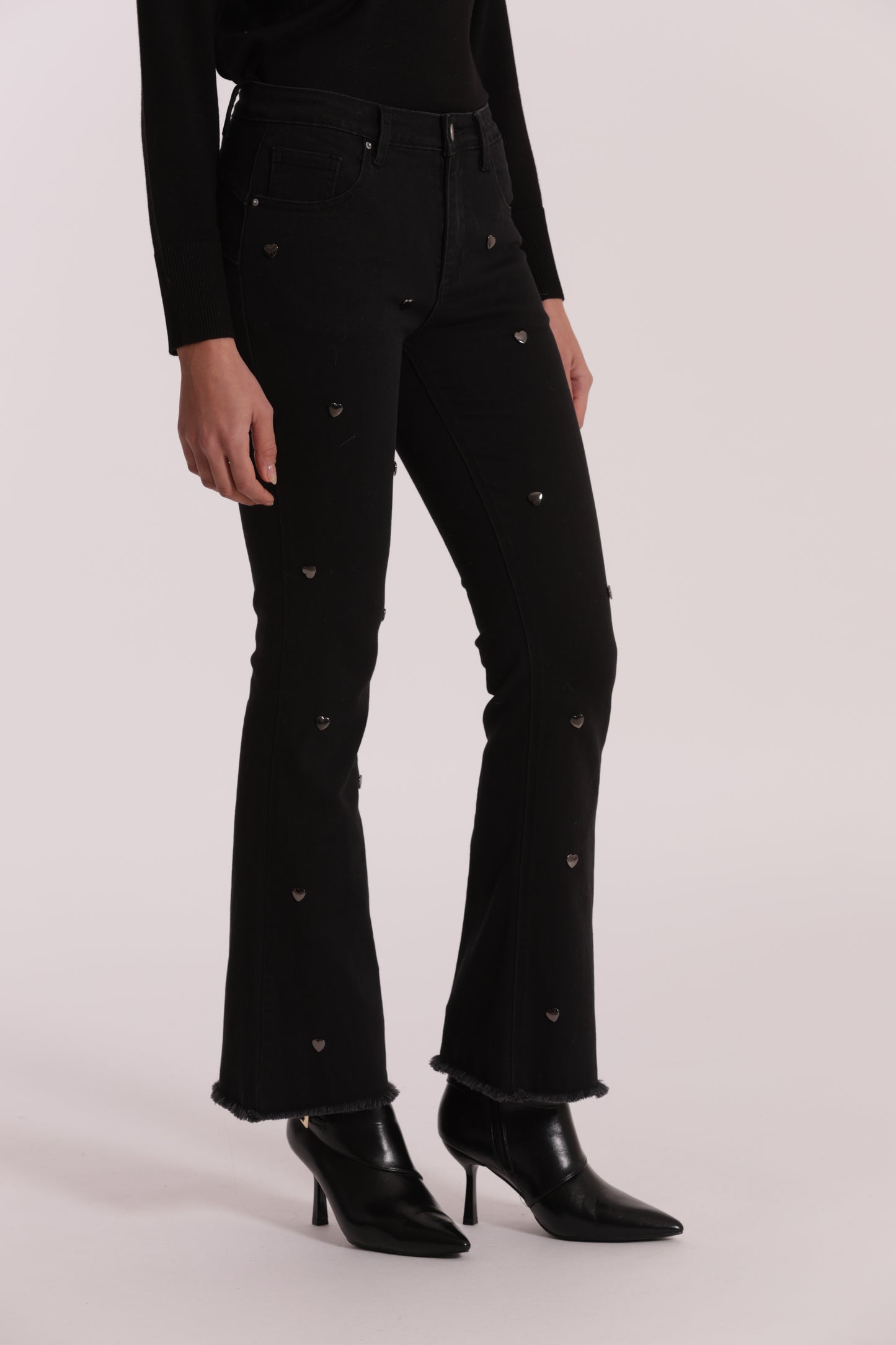 JEANS FLARE CON BORCHIE CUORE