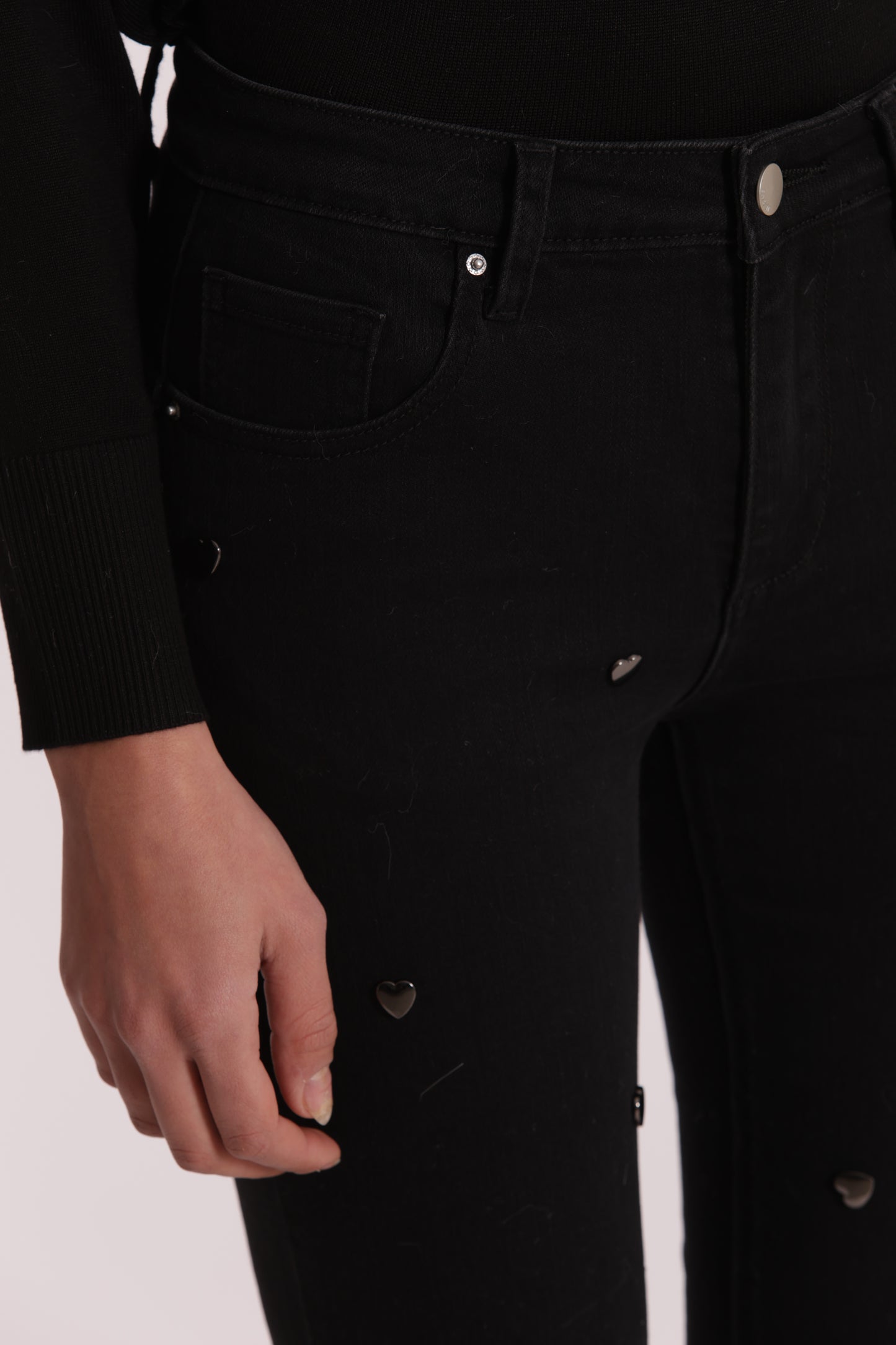 JEANS FLARE CON BORCHIE CUORE