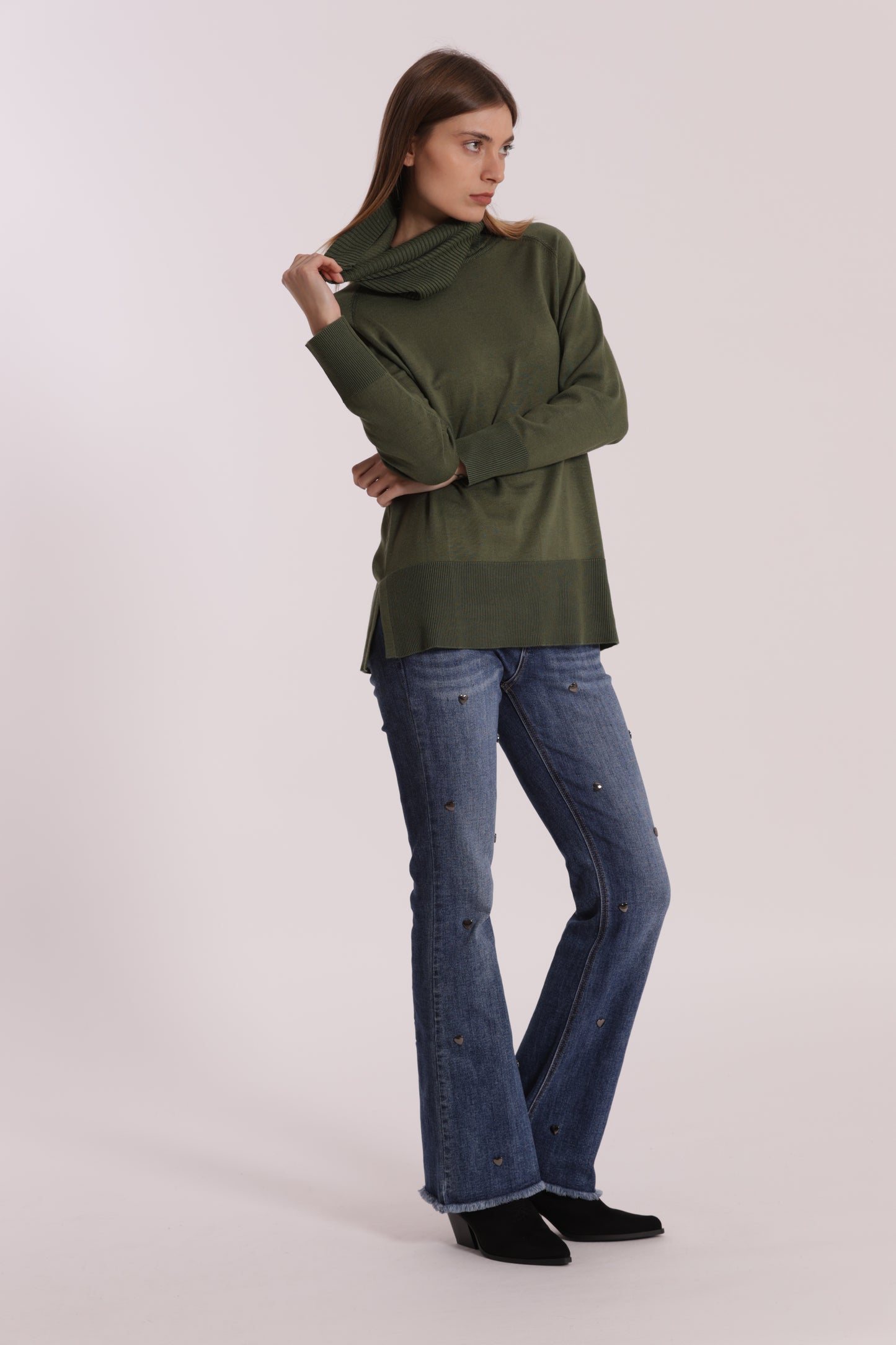 JEANS FLARE CON BORCHIE CUORE